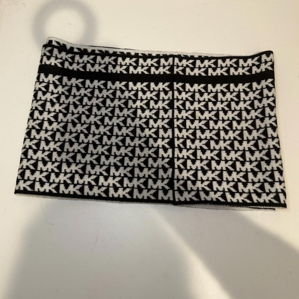 Michael Kors MICHAEL Michael Kors Infinity Scarf Black White Logo Stripe Size ONE SIZE - 2 Thumbnail