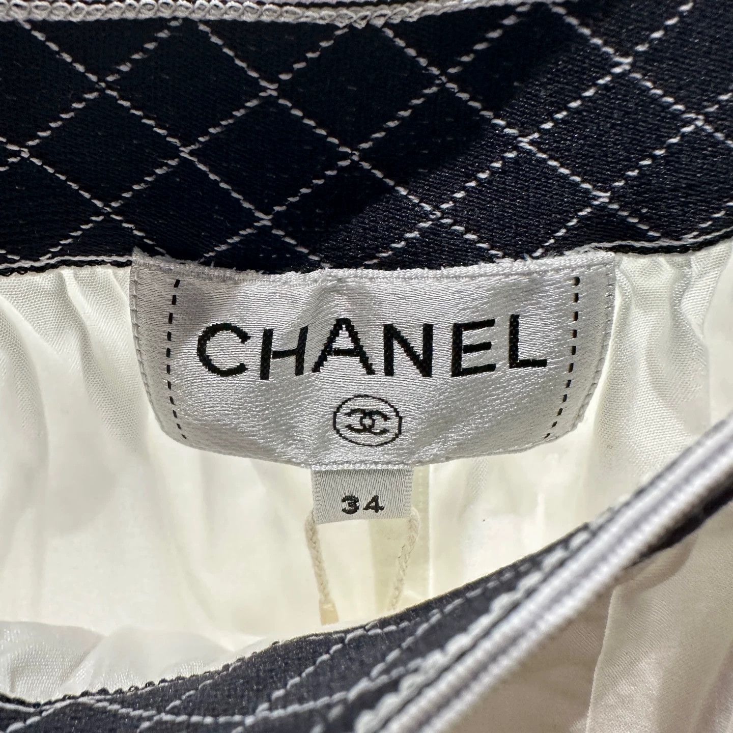 Chanel Chanel apr731 24S Elastic Waist Logo Shorts 34 Size 25" / US 0 / IT 36 - 3 Thumbnail