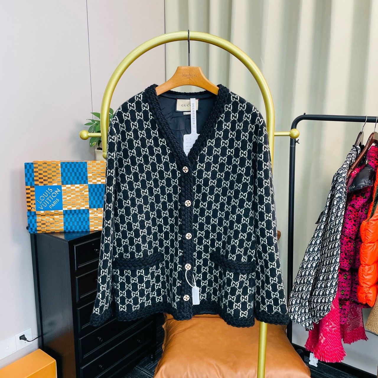 Gucci Gucci Black thick full-print tweed cardigan sweater 2501-Ne Size US S / EU 44-46 / 1 - 1 Thumbnail