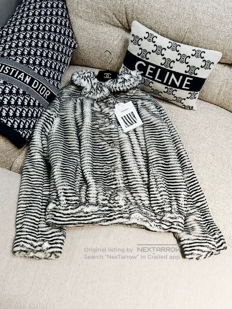 Chanel Chanel 20K equestrian series eco-friendly fur zebra stripe Size XS / US 0-2 / IT 36-38 - 2 Thumbnail