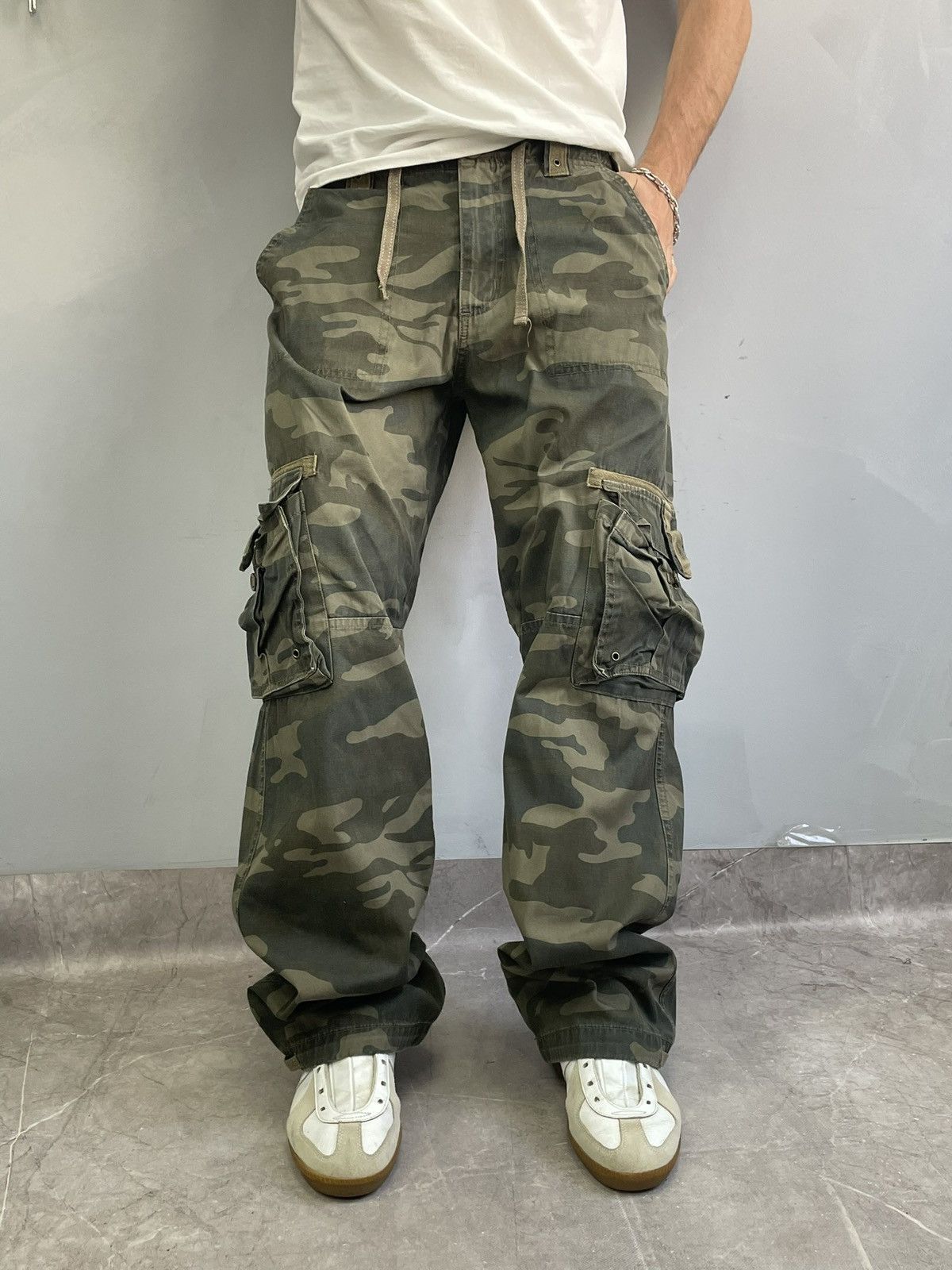 Japanese Brand Carharttt style y2k camo baggy cargo pants japanese style Size US 31 - 1 Thumbnail