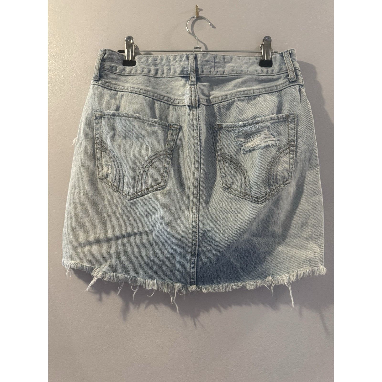 Hollister Hollister Denim Light Wash Distressed High Rise Mini Skirt S Size 26" / US 2 / IT 38 - 2 Thumbnail