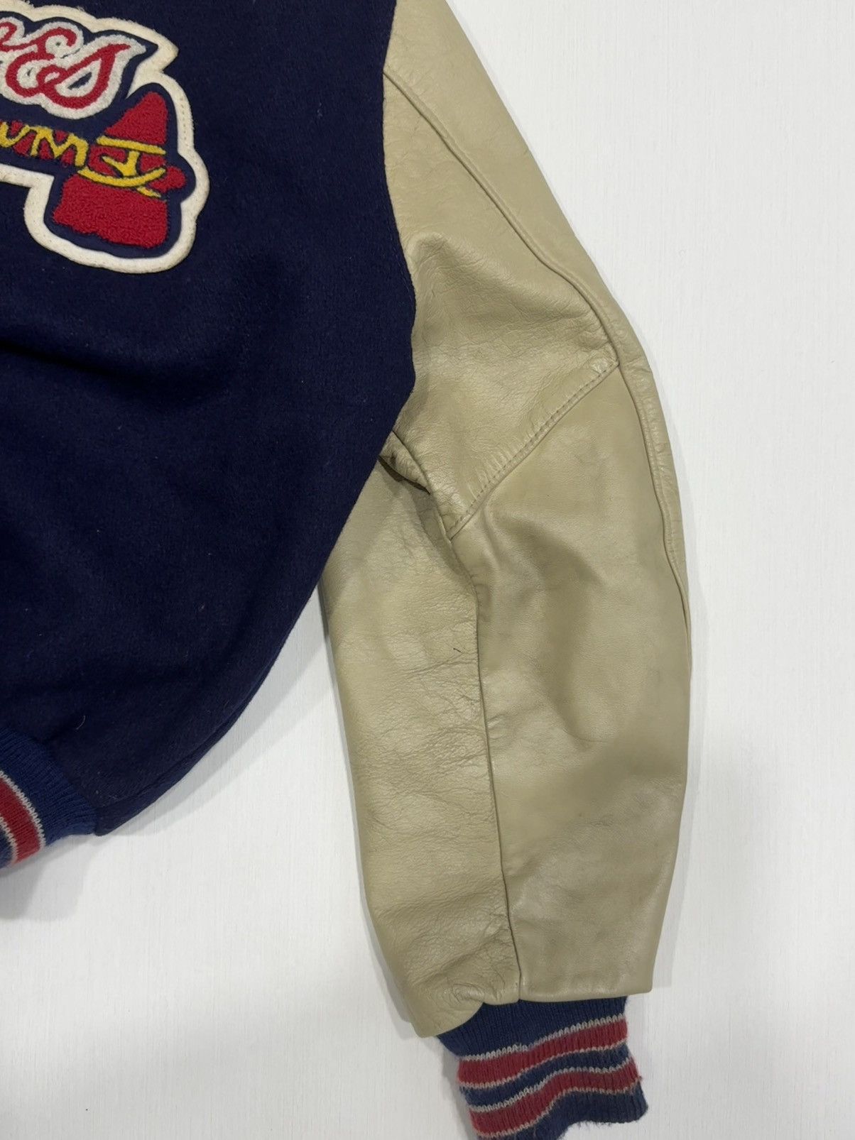 If Six Was Nine × Japanese Brand × Vintage Vintage Atlanta Braves De Long Leather Bomber Made in USA Size US S / EU 44-46 / 1 - 10 Thumbnail