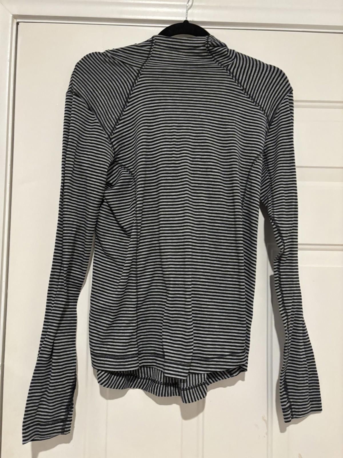 Columbia Womens sz M grey/black Columbia hooded athletic shirt #557 Size M / US 6-8 / IT 42-44 - 1 Thumbnail