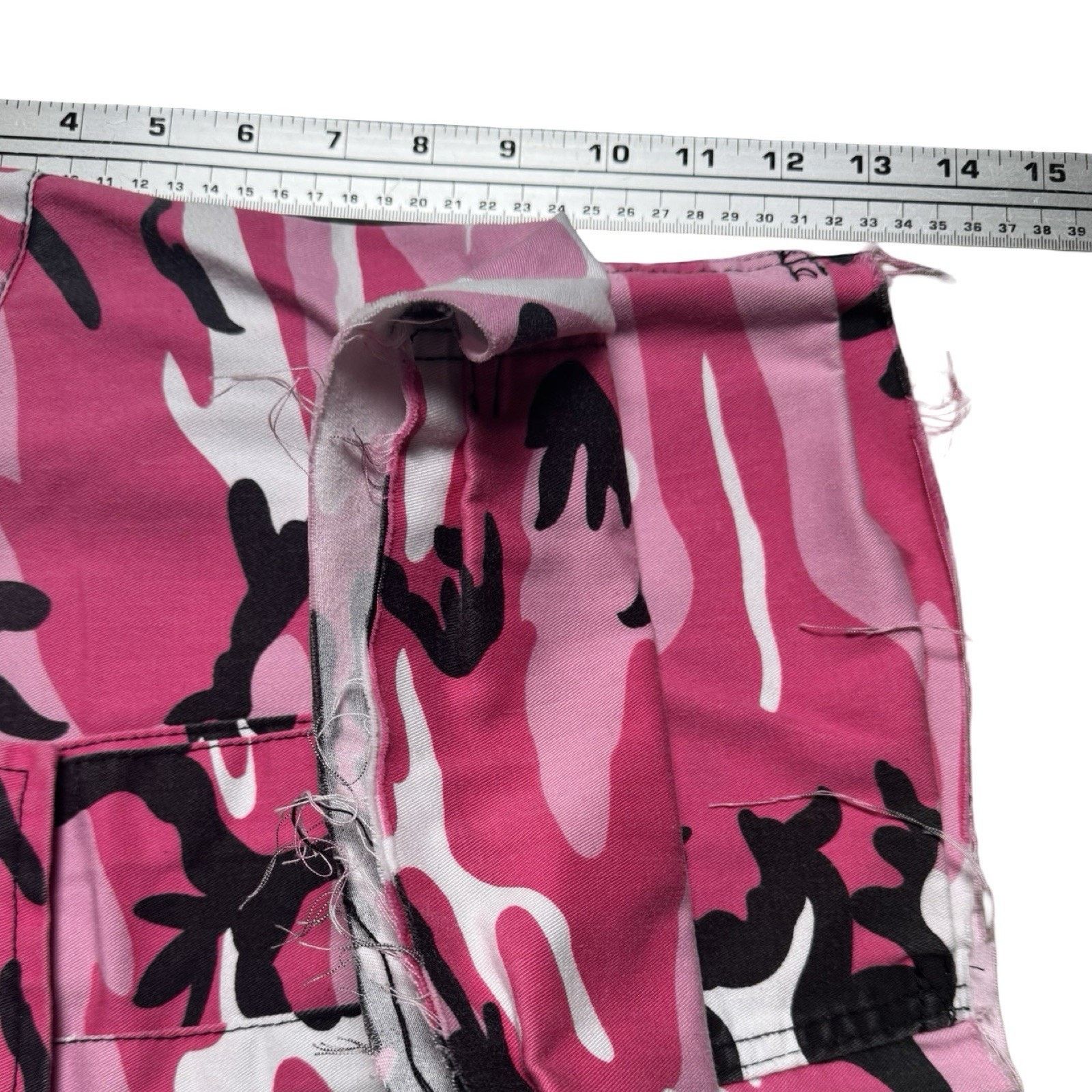 Vintage Vintage Y2K Pink Baggy Military Camo Shorts Grunge Skater 26 Size 26" / US 2 / IT 38 - 4 Thumbnail
