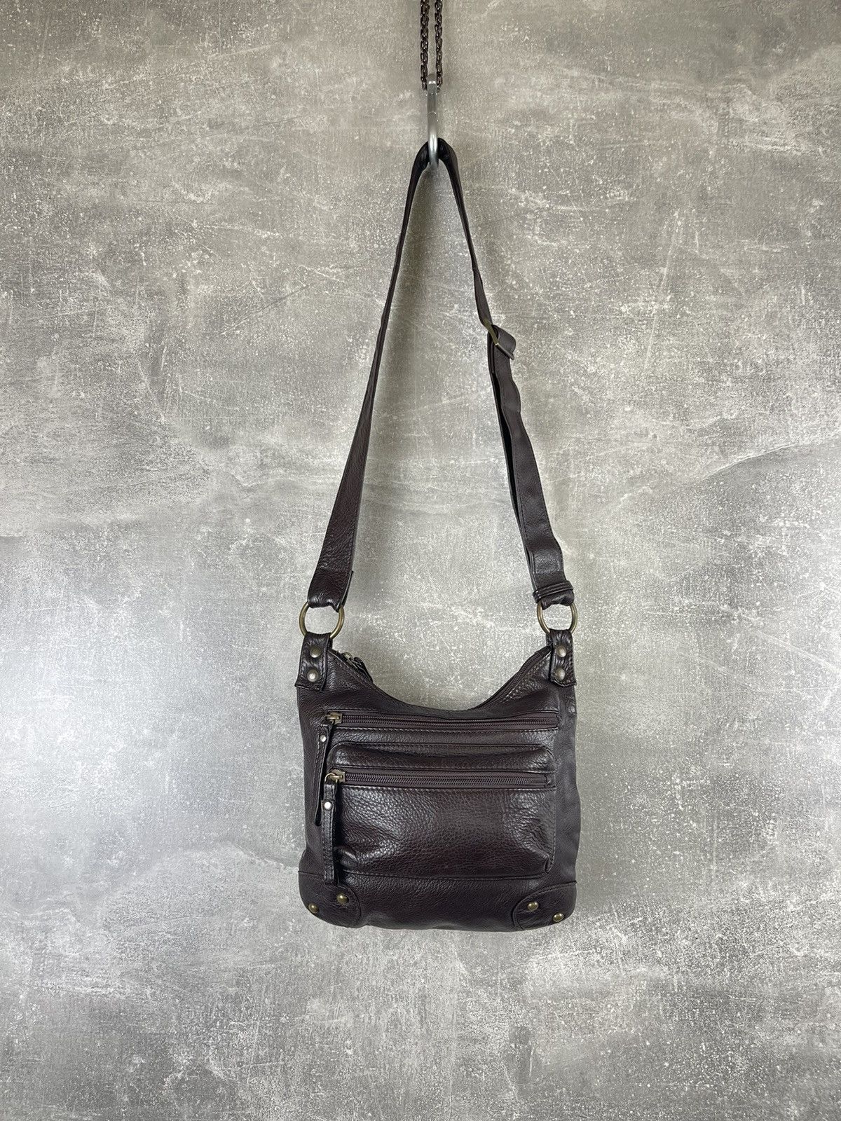 Vintage Vintage Brown Leather Crossbody Bag Brass Hardware Boho Size ONE SIZE - 1 Thumbnail