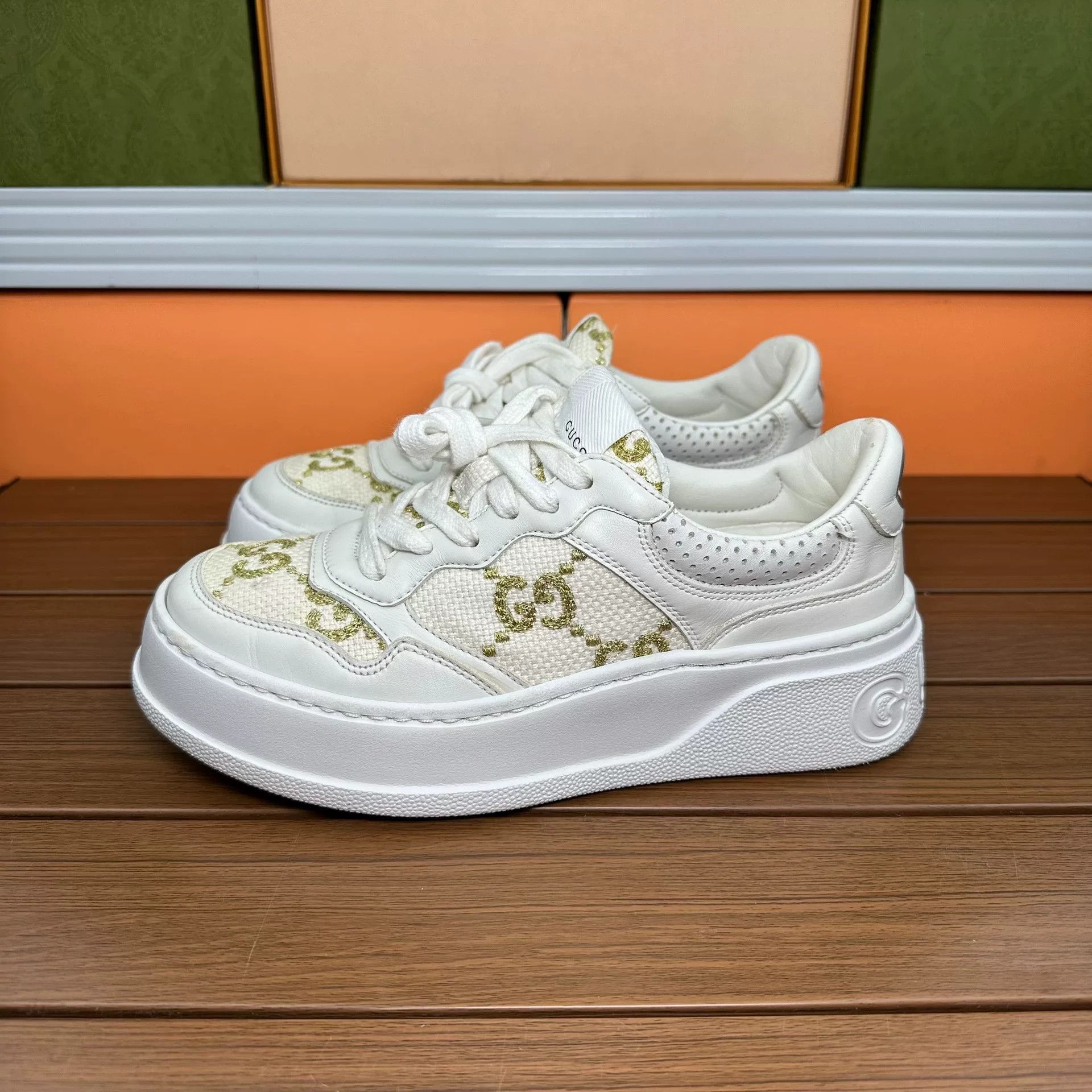 Gucci Gucci Embroidered White Lowtop Sneakers it_36 Women Size US 6 / IT 36 - 1 Thumbnail