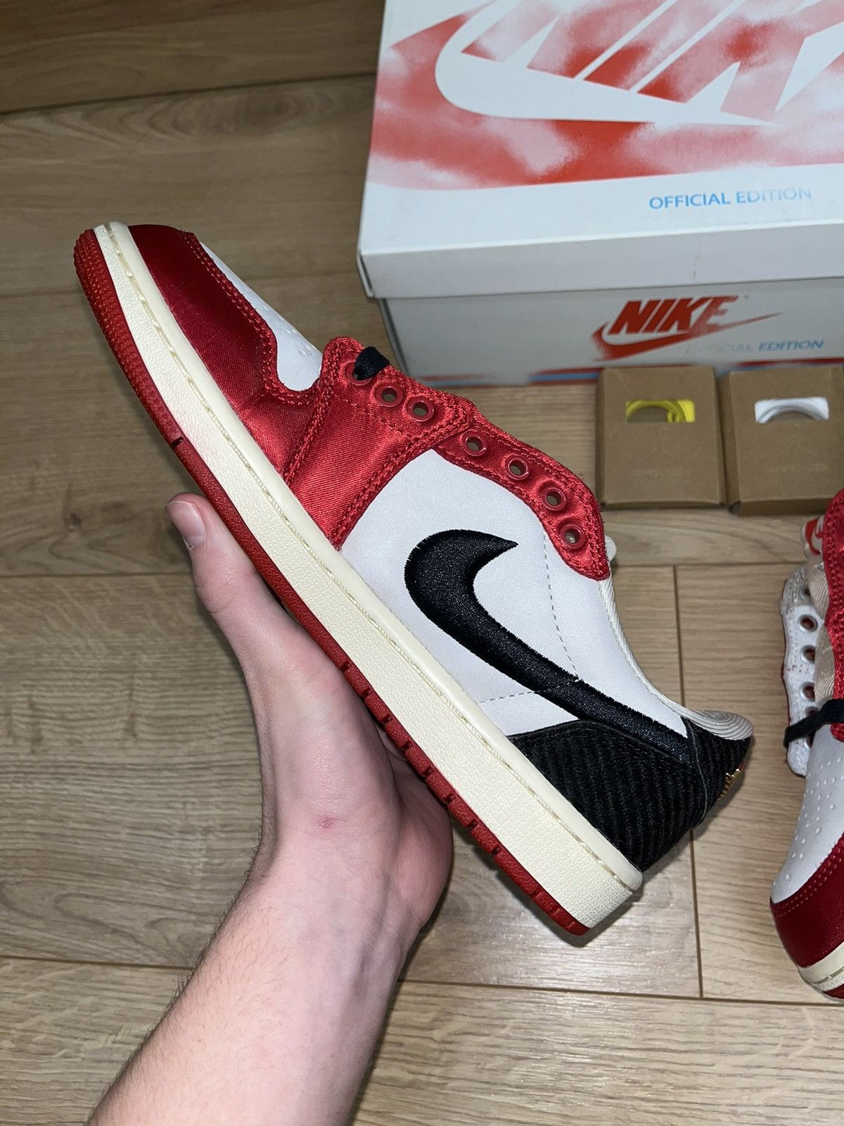 Nike Jordan 1 low og trophy room sp Size US 7.5 / EU 40-41 - 6 Thumbnail