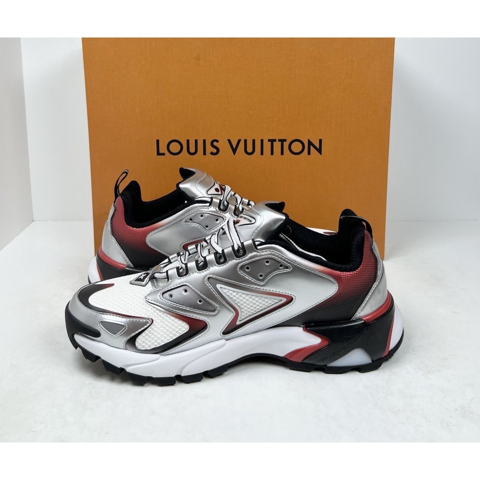 Louis Vuitton Size 6LV/7US - Louis Vuitton Runner Tatic Silver Size US 7 / EU 40 - 6 Thumbnail
