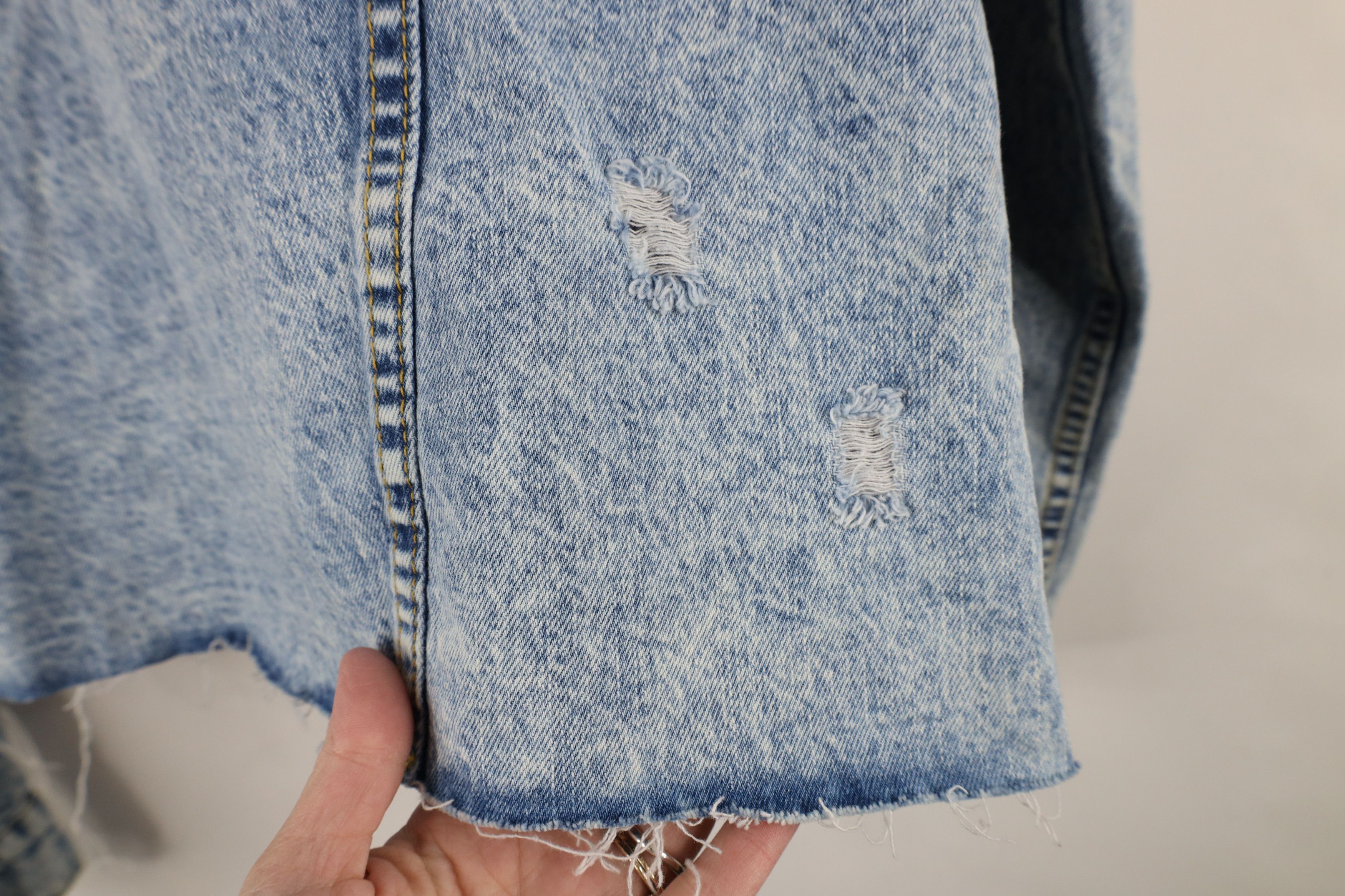 Vintage Buckle BKE Cropped Acid Wash Hooded Denim Trucker Jacket Size L / US 10 / IT 46 - 13 Thumbnail