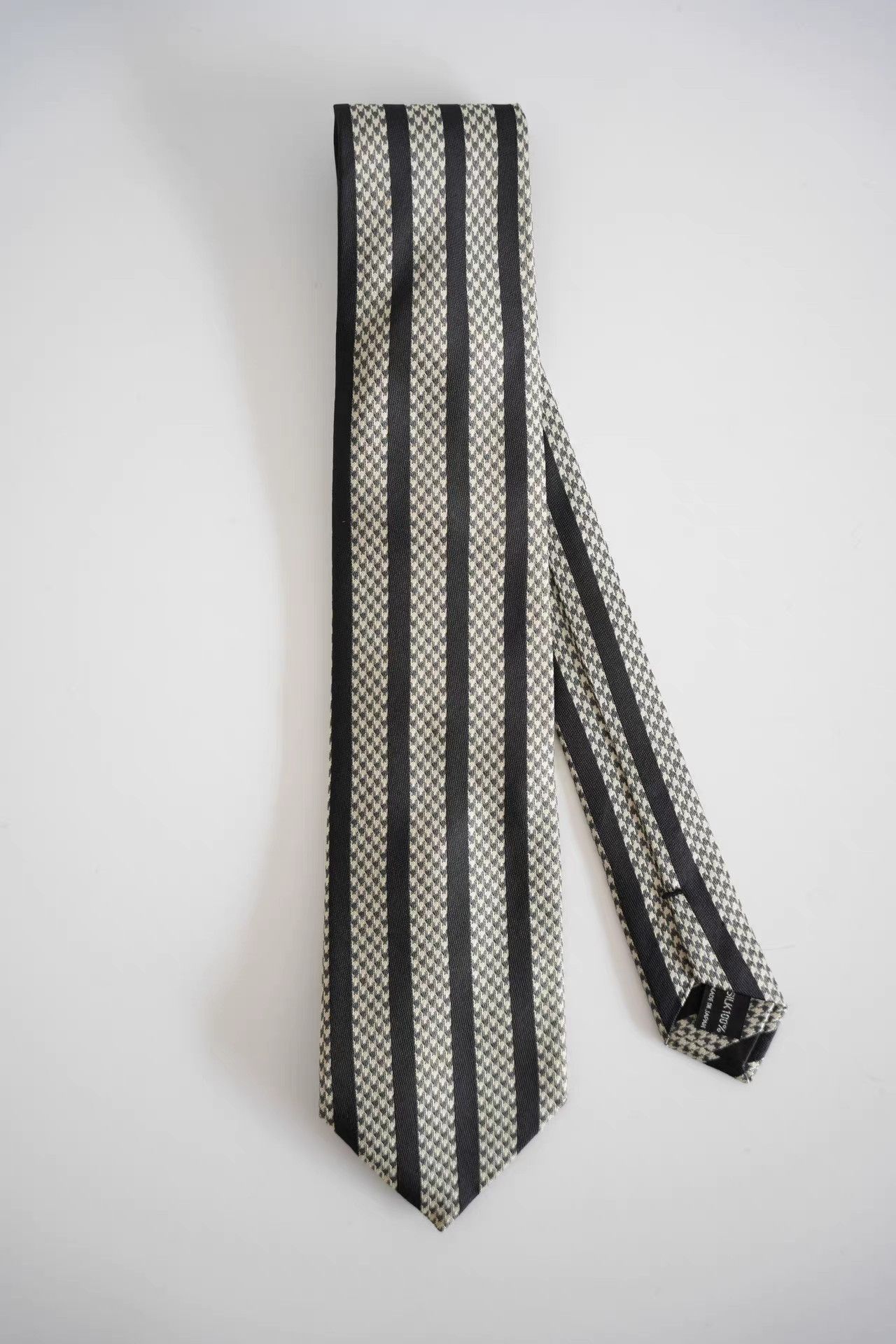 18ss ヨウジヤマモト 南無阿弥陀仏 ネクタイ Yohji Yamamoto SS18 “南無阿弥陀仏” Square Tie | Grailed