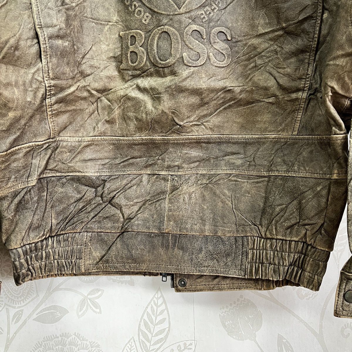 Genuine Leather × Japanese Brand × Vintage Vintage SUNTORY BOSS COFFEE B3 Genine Leather Bomber Jacket Size US XL / EU 56 / 4 - 17 Thumbnail