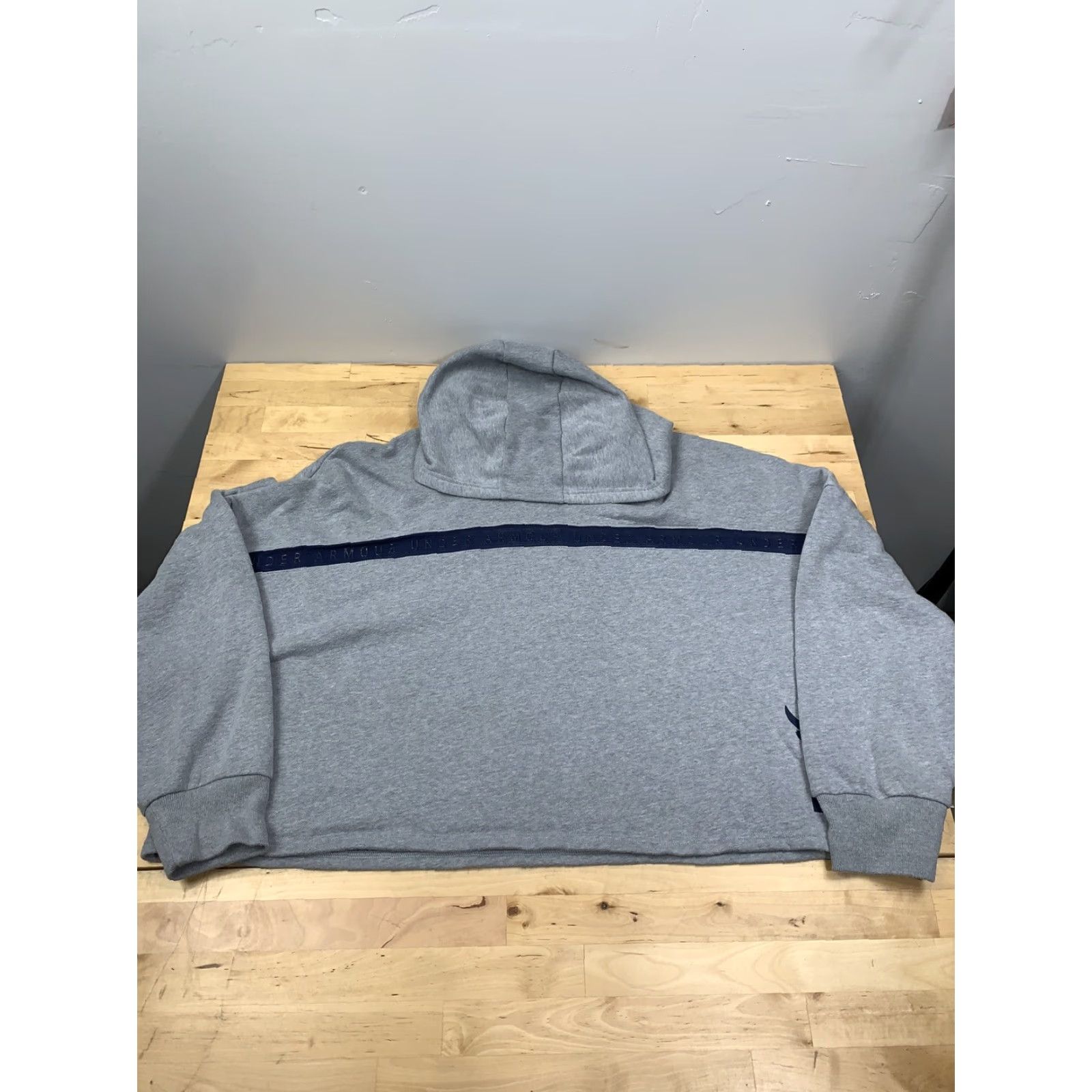 Under Armour Under Armour Womens Crop Top Hoodie Gray XL Rock Activewear Pullover Hoodie, Size XL, Gray, Women's, Activewear Size XL / US 12-14 / IT 48-50 - 2 Thumbnail