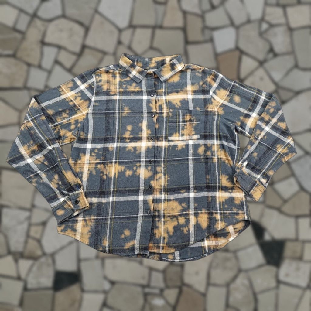 Star Wars Star Wars Shirt Womens Large Bleach Flannel Grogu Mandalorian Button Up Plaid Gray Cotton Long Sleeve Collared Pockets Size L / US 10 / IT 46 - 1 Thumbnail