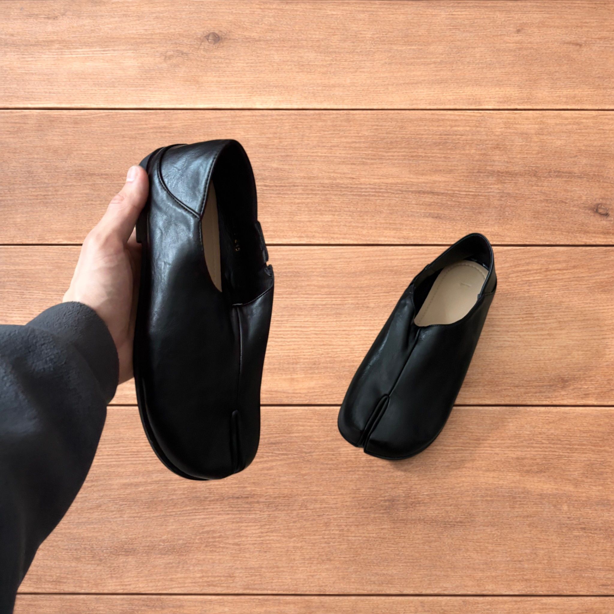 Japanese Brand Vintage style faux leather tabi split toe shoes in black. Size US 9 / IT 39 - 6 Thumbnail