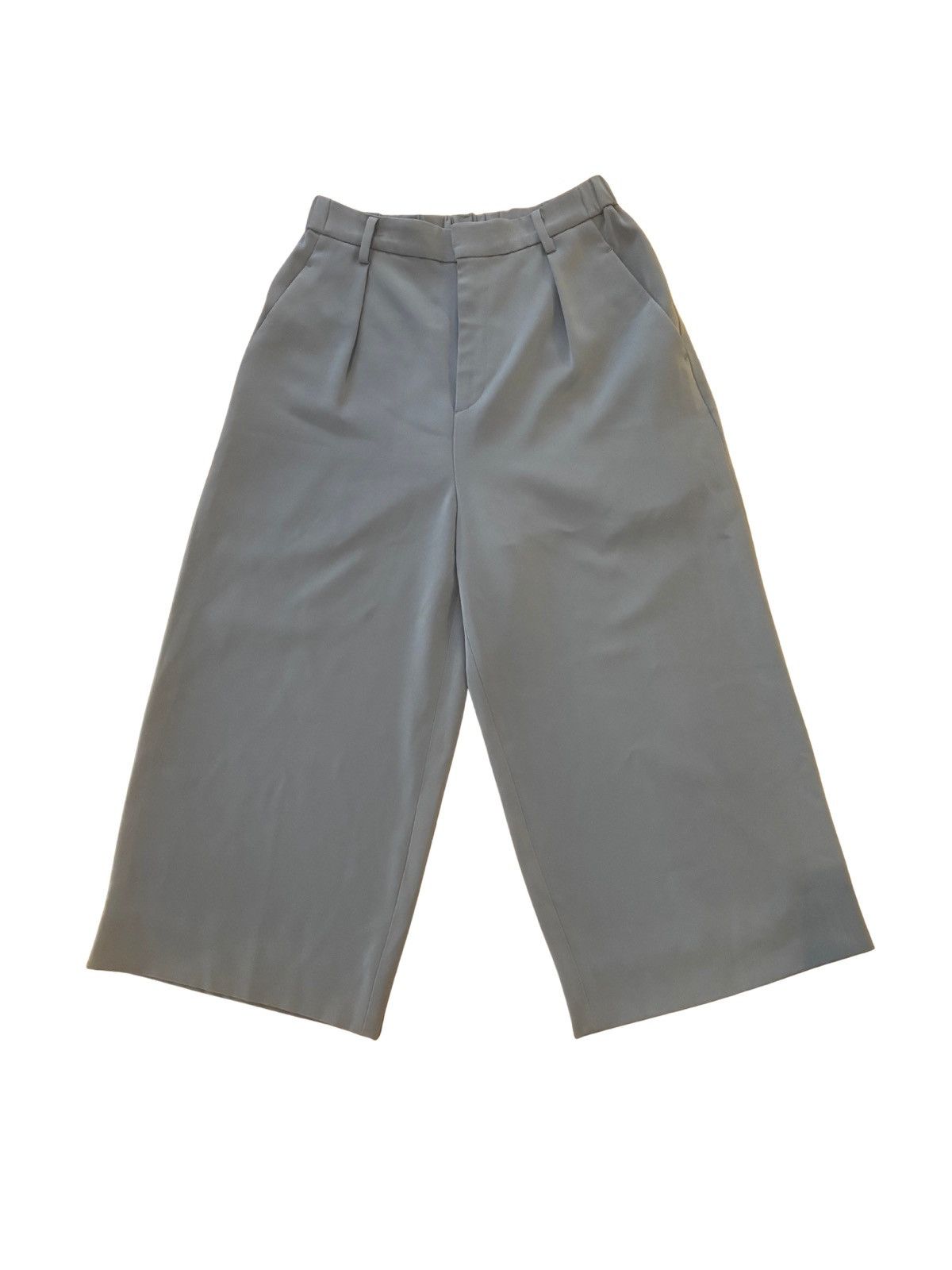 Uniqlo Women’s gray bermuda pants.wp0123 Size 24" / US 00 / IT 34 - 1 Thumbnail
