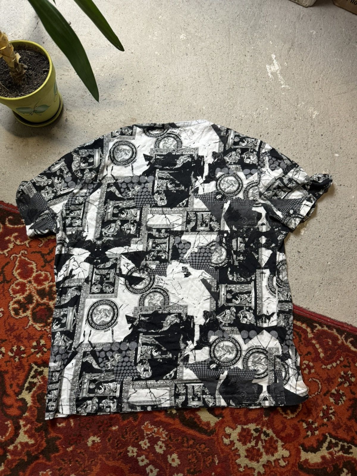 Designer × Versace Jeans Couture Y2K Versace Jeans Couture Barrocco Greece Print T Shirt Size US S / EU 44-46 / 1 - 9 Thumbnail