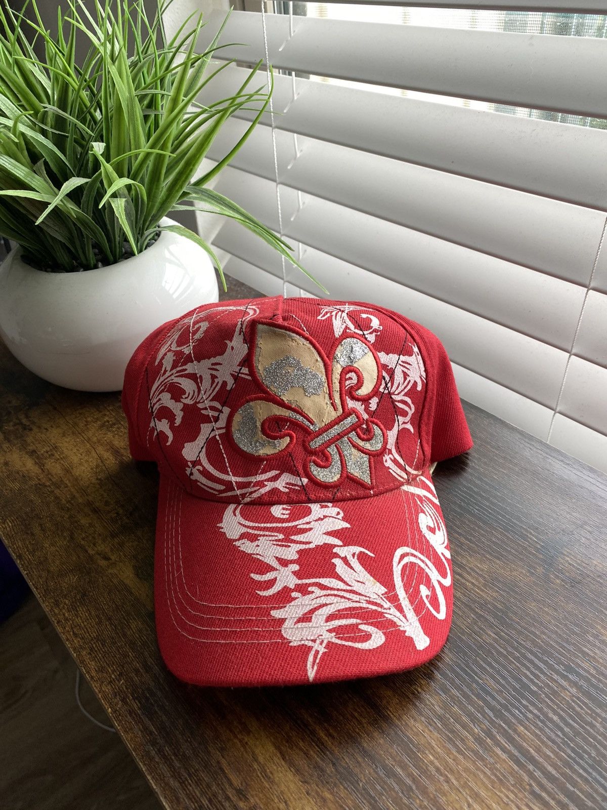Vintage Y2K Fleur De Lis Hat Size ONE SIZE - 1 Thumbnail
