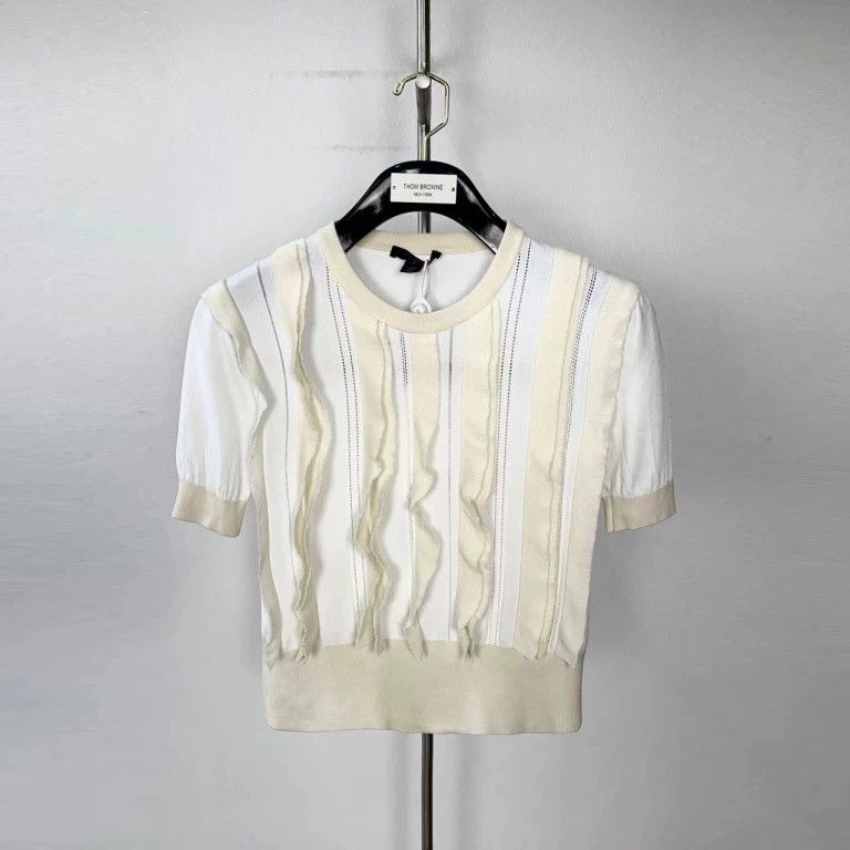 Louis Vuitton Louis Vuitton Pure white wavy high-waist short sleeves 2501 Size S / US 4 / IT 40 - 1 Thumbnail