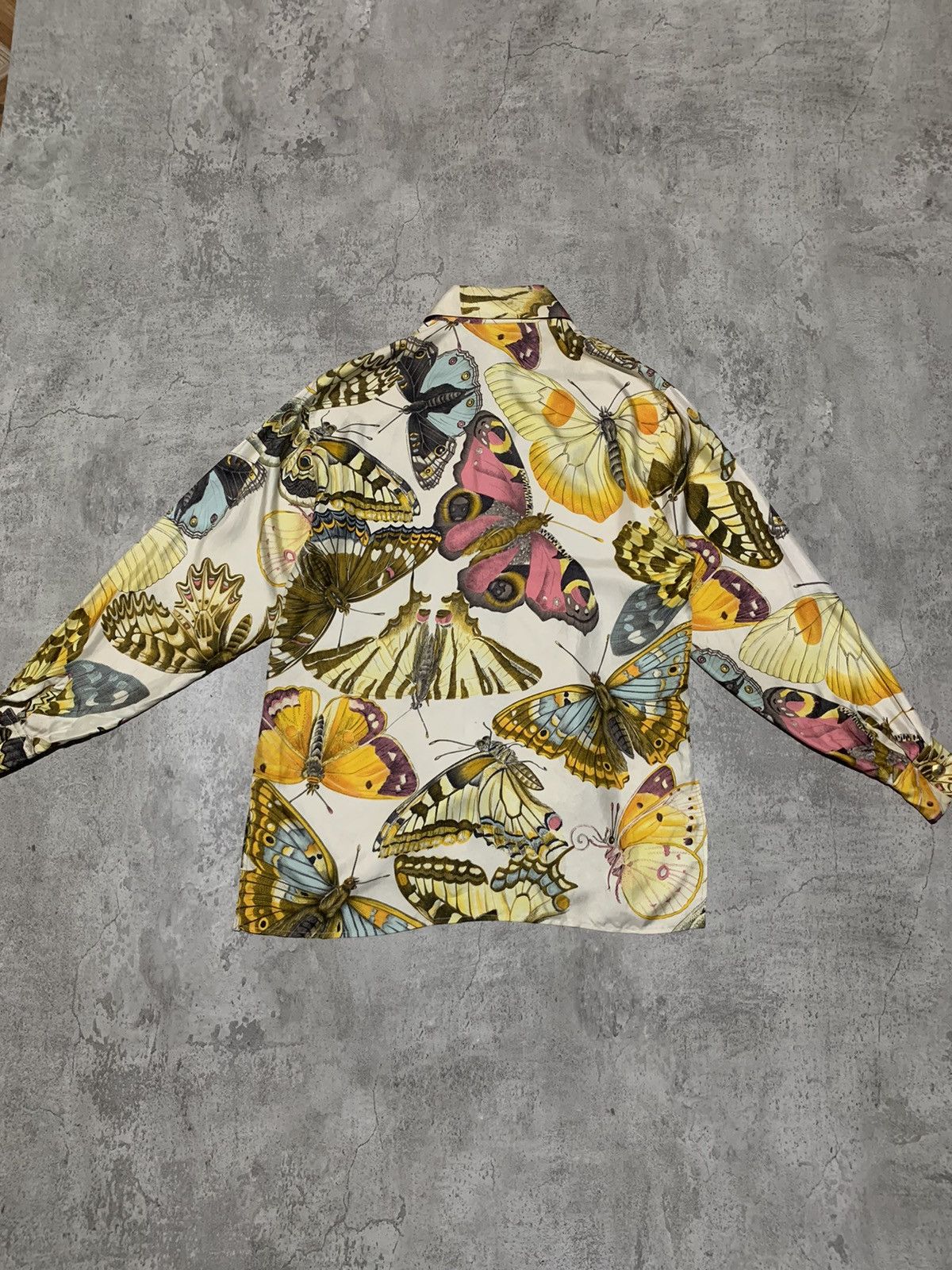 Gucci Spring/Summer 1992 Gucci butterfly print silk shirt Size S / US 4 / IT 40 - 8 Thumbnail