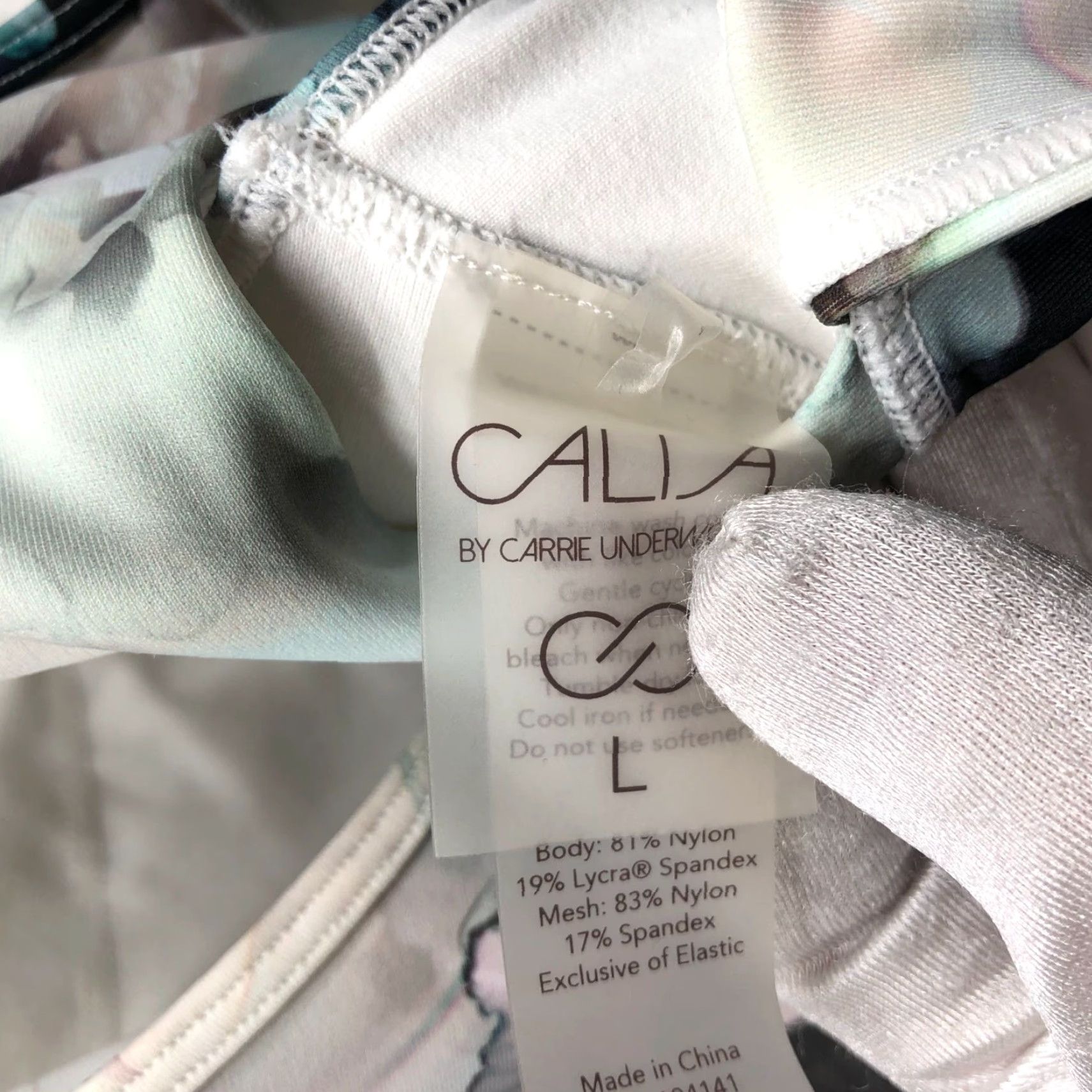 Vintage CALIA By Carrie Underwood Sports Bra Womens L Padded Tie Dye White Blue Training Size ONE SIZE - 4 Thumbnail