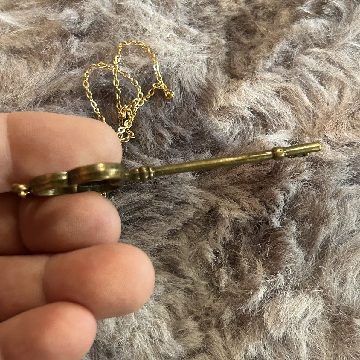 Vintage Vintage brass skeleton key on chain necklace Size ONE SIZE - 7 Thumbnail