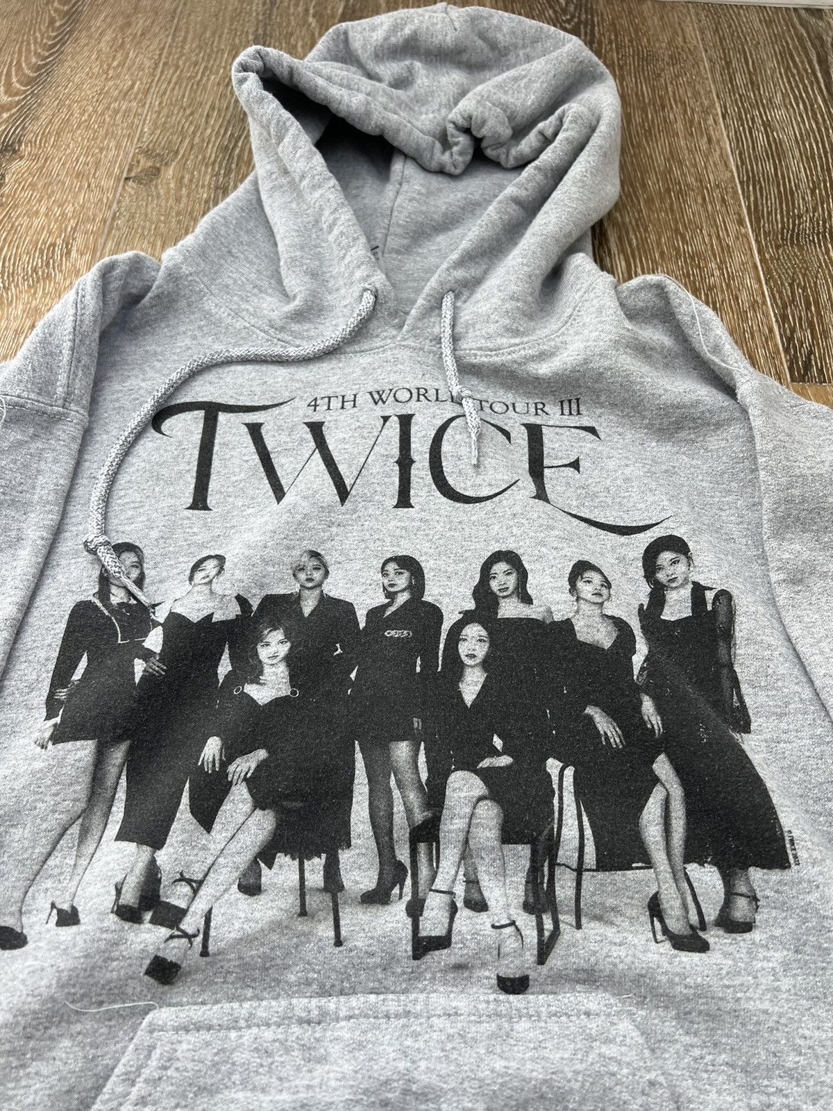 Band Tees Twice 4th world tour 3 hoodie Size US S / EU 44-46 / 1 - 2 Thumbnail