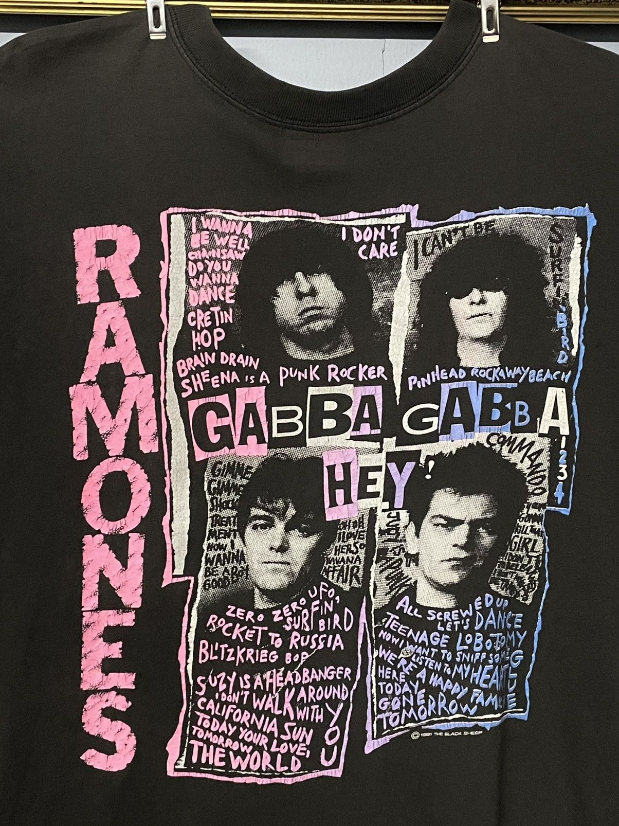 Vintage Vintage 1991 Og Ramones Gabba Gabba Hey Punk Sunfaded Tee Size US S / EU 44-46 / 1 - 3 Thumbnail