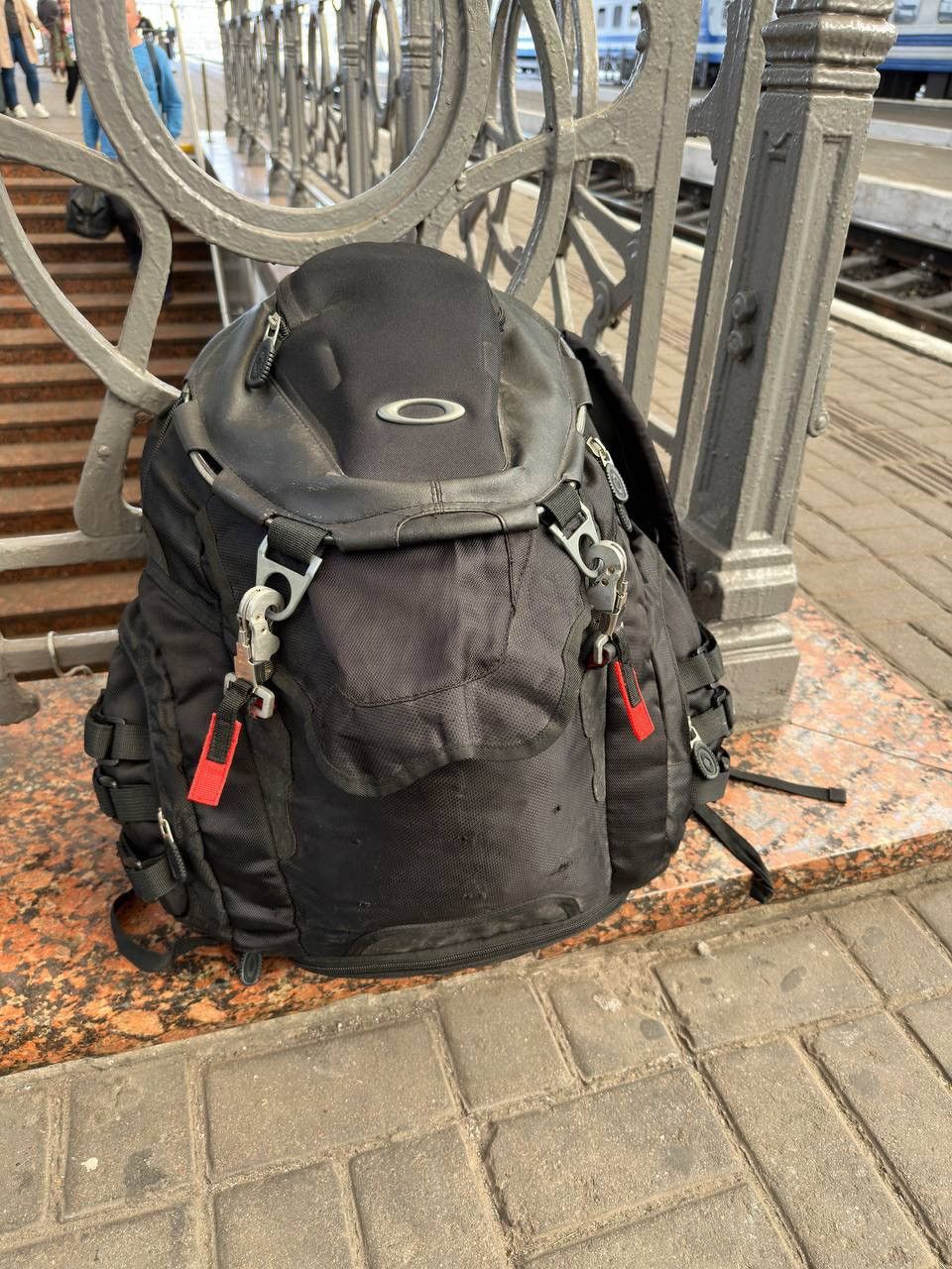 Oakley × Vintage Vintage Oakley Y2K Sling Bag Bag Pack Size ONE SIZE - 1 Thumbnail