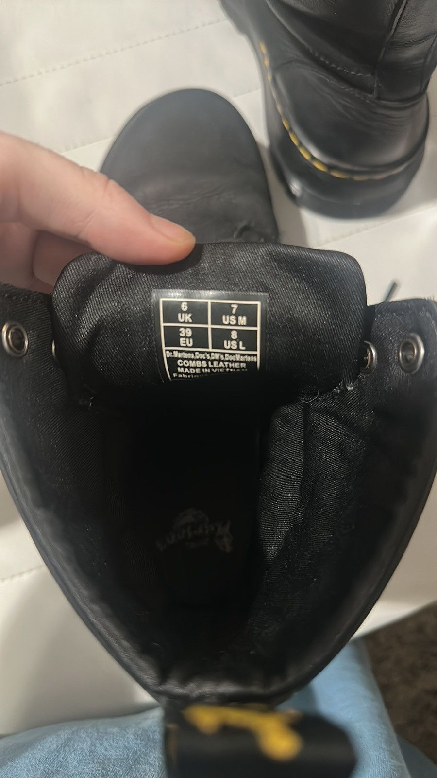 Dr. Martens Unisex Black Leather Dr. Marten Boots Size US 7 / EU 40 - 3 Thumbnail