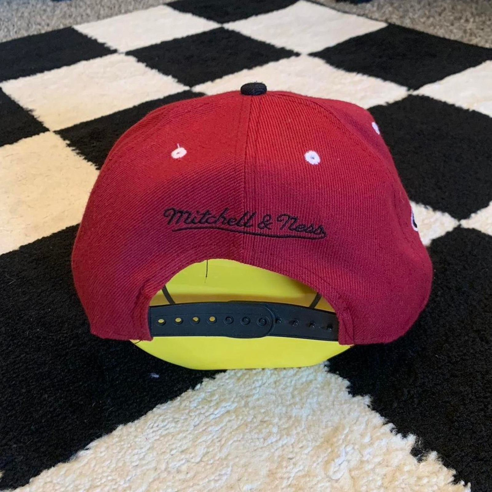 Mitchell & Ness Miami Heat NBA Mitchell & Ness Red Hat Flames Size ONE SIZE - 3 Thumbnail