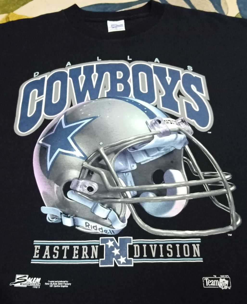 NFL × Salem Sportswear × Vintage Vintage 90s NFL Dallas Cowboys Riddell Helmet T-shirt Size US XL / EU 56 / 4 - 5 Thumbnail