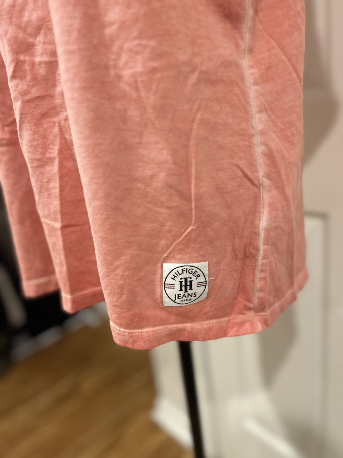 Tommy Hilfiger Tommy Hilfiger Casual Coral V-Neck Graphic T-Shirt Size XL Size XL / US 12-14 / IT 48-50 - 4 Thumbnail