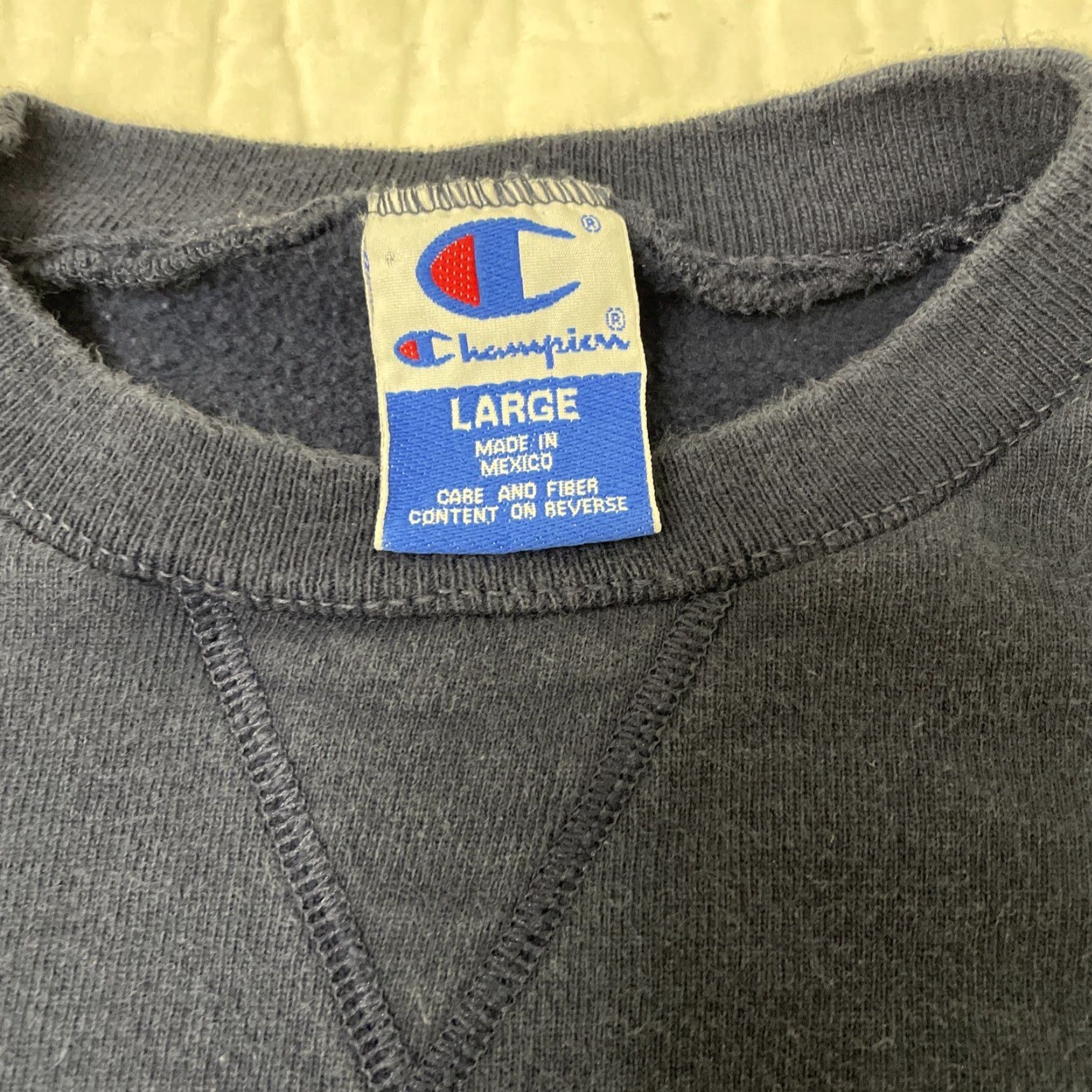 Champion VINTAGE Champion Crewneck Sweatshirt L Mens Heavyweight Navy Blue USA 90s Scrip Spell Out Mexico Size US L / EU 52-54 / 3 - 4 Thumbnail
