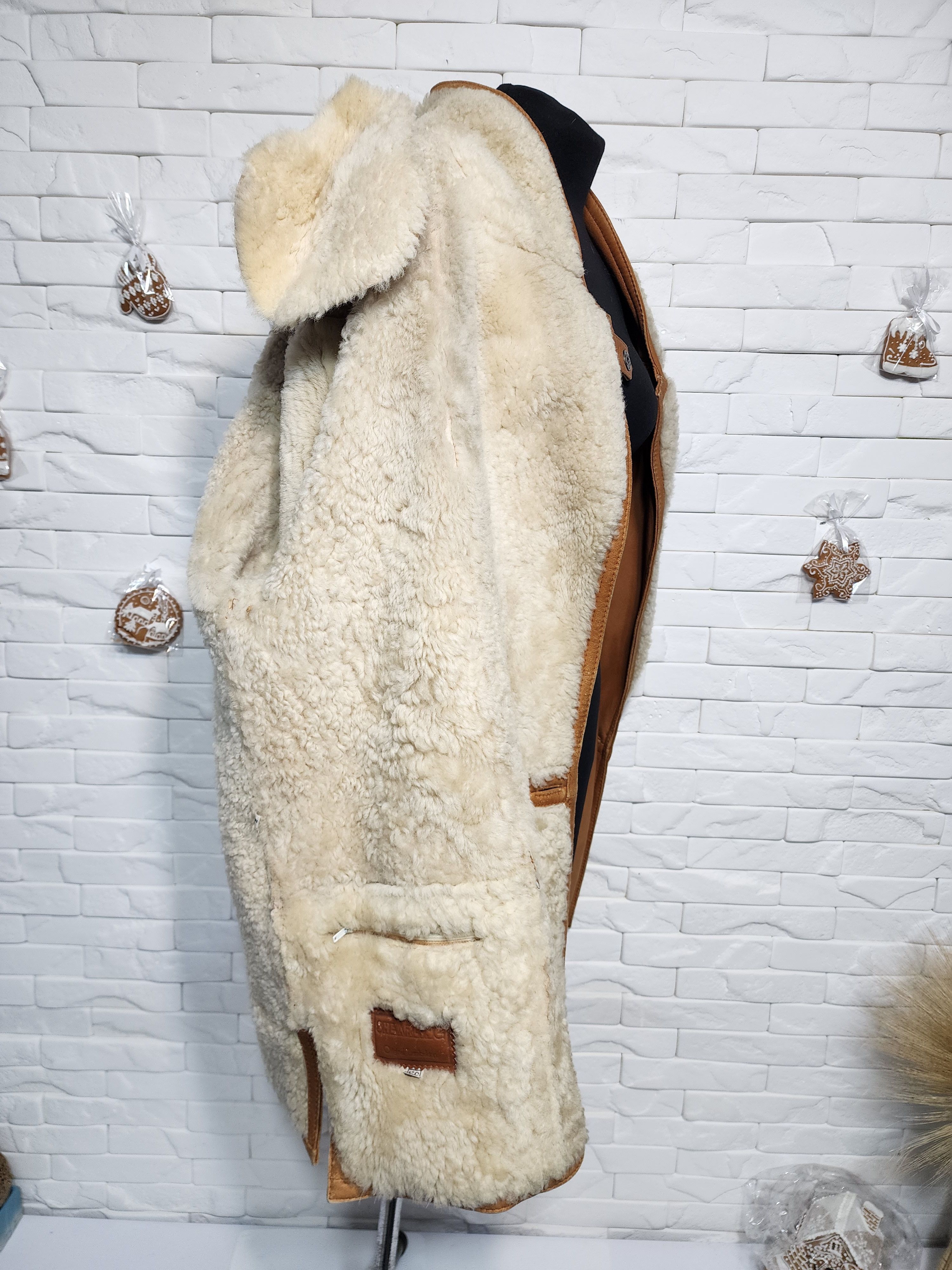 Uniqlo Men's Brown Sheepskin Coat: Genuine Fur, Button Front Size US XL / EU 56 / 4 - 8 Thumbnail