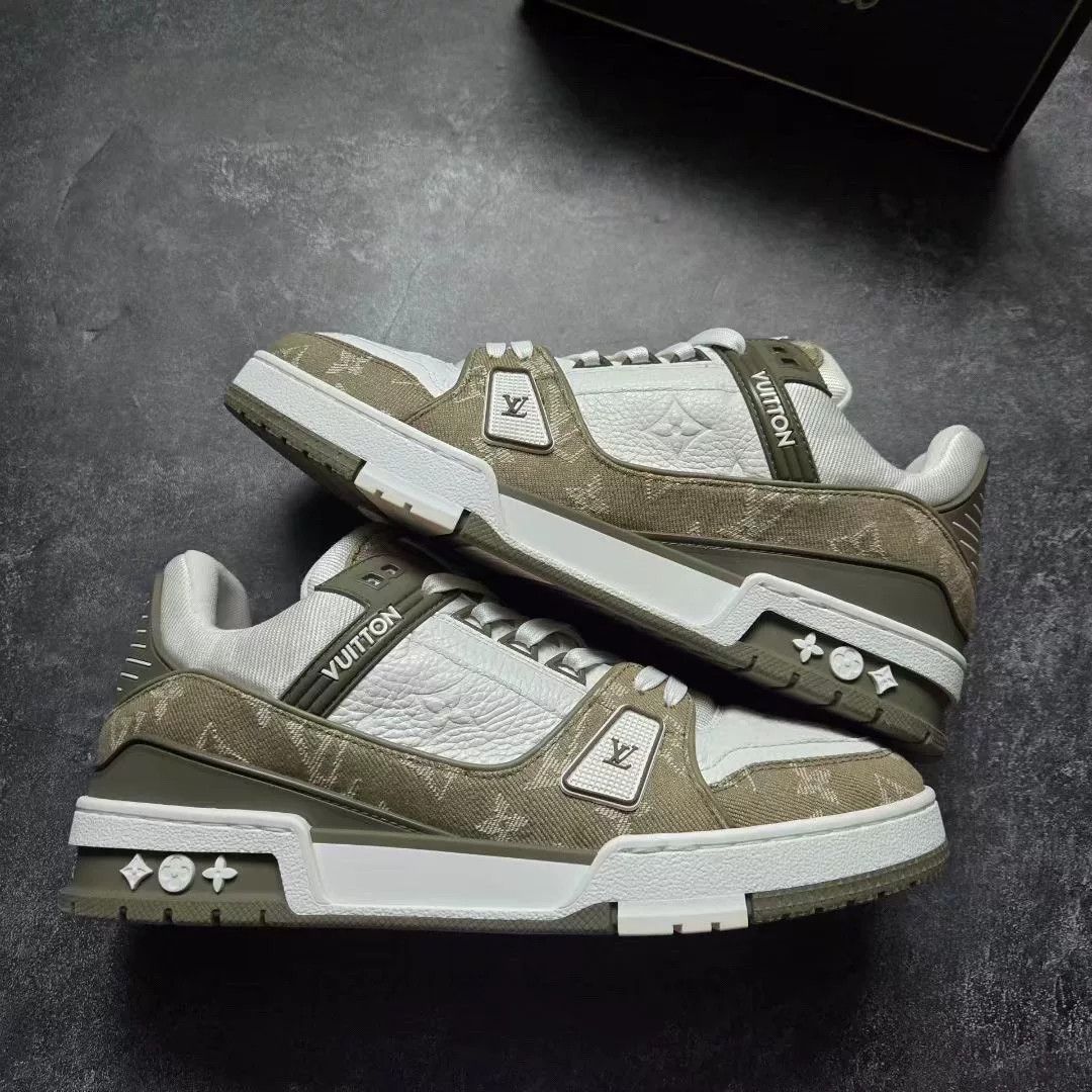 Louis Vuitton Louis Vuitton Training Green Lowtop Sneakers 25 Men Size US 10 / EU 43 - 1 Thumbnail
