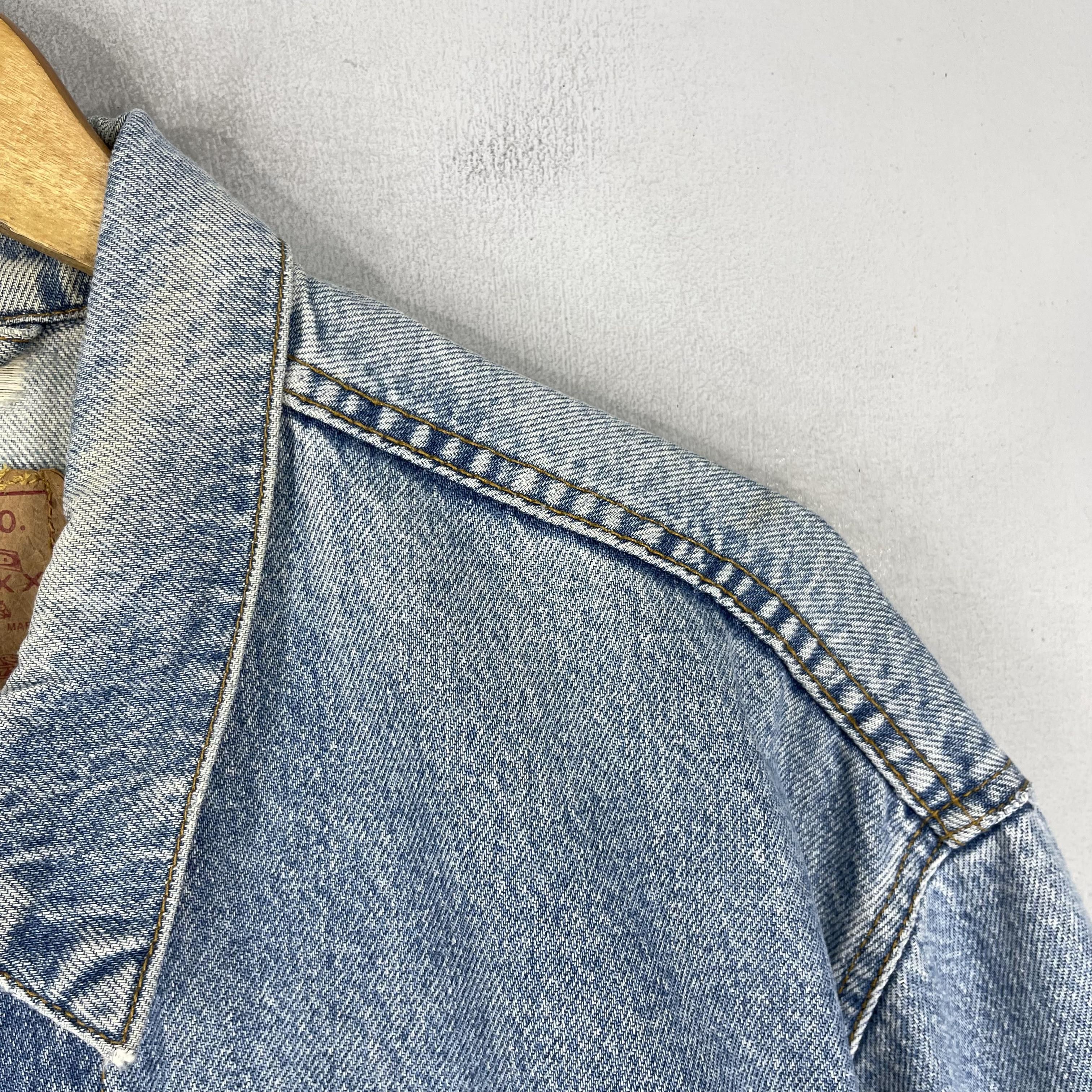 Levi's Vintage LEVIS 70503 Distressed Denim Trucker Jacket Size US XL / EU 56 / 4 - 8 Thumbnail