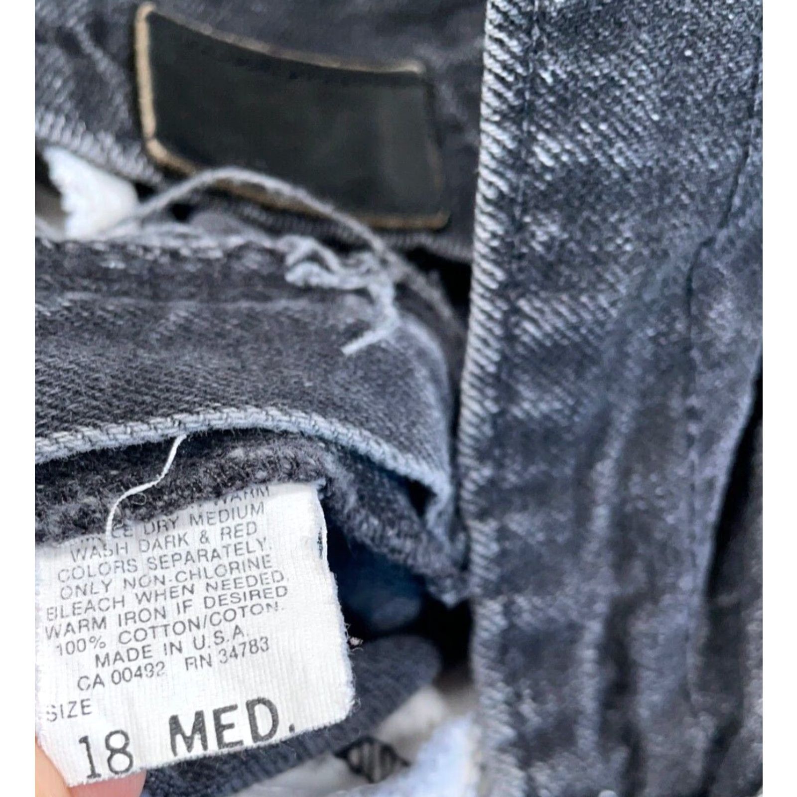 Vintage VTG 90s Faded Black Mom Jeans Women's 18 (34 x 28) Black Denim High Waist Taper Jeans Womens Size 40" / US 18 - 3 Thumbnail