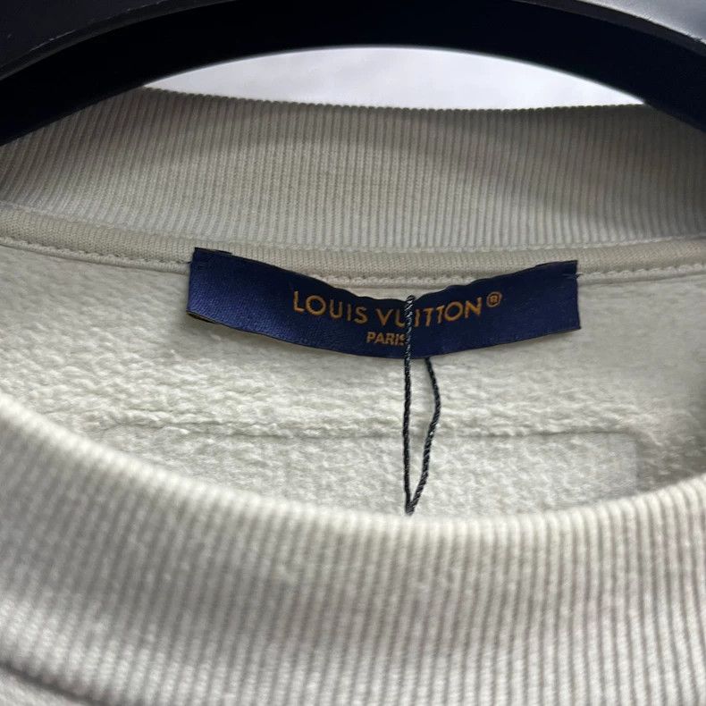 Louis Vuitton Louis Vuitton Light green brand logo embroidered crewneck p Size US S / EU 44-46 / 1 - 2 Thumbnail