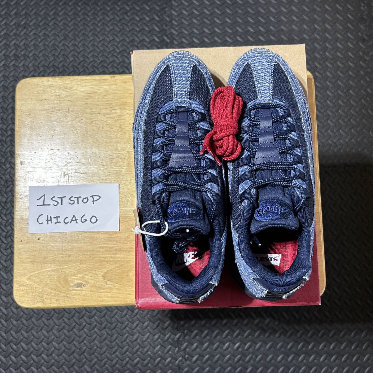 Levi's × Nike Levi's x Nike Air Max 95 OG Denim 11 US NEW HM4743-400 Size US 11 / EU 44 - 5 Thumbnail