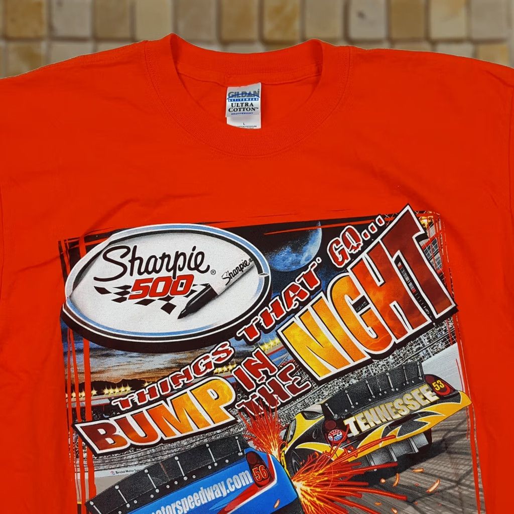 Gildan VINTAGE NASCAR Bristol Y2K Men's Large Orange Retro Racing T Shirt Car Auto Sharpie Size US L / EU 52-54 / 3 - 1 Thumbnail