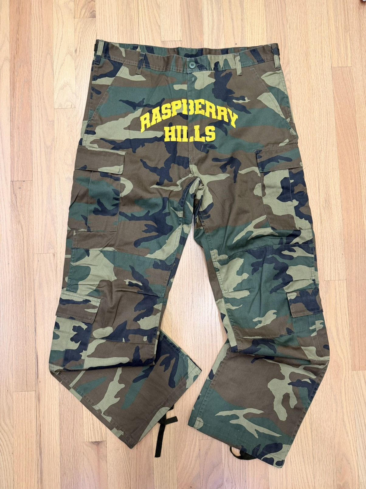 The GV Gallery Raspberry Hills Cargo Camo Pants Size US 34 / EU 50 - 1 Thumbnail