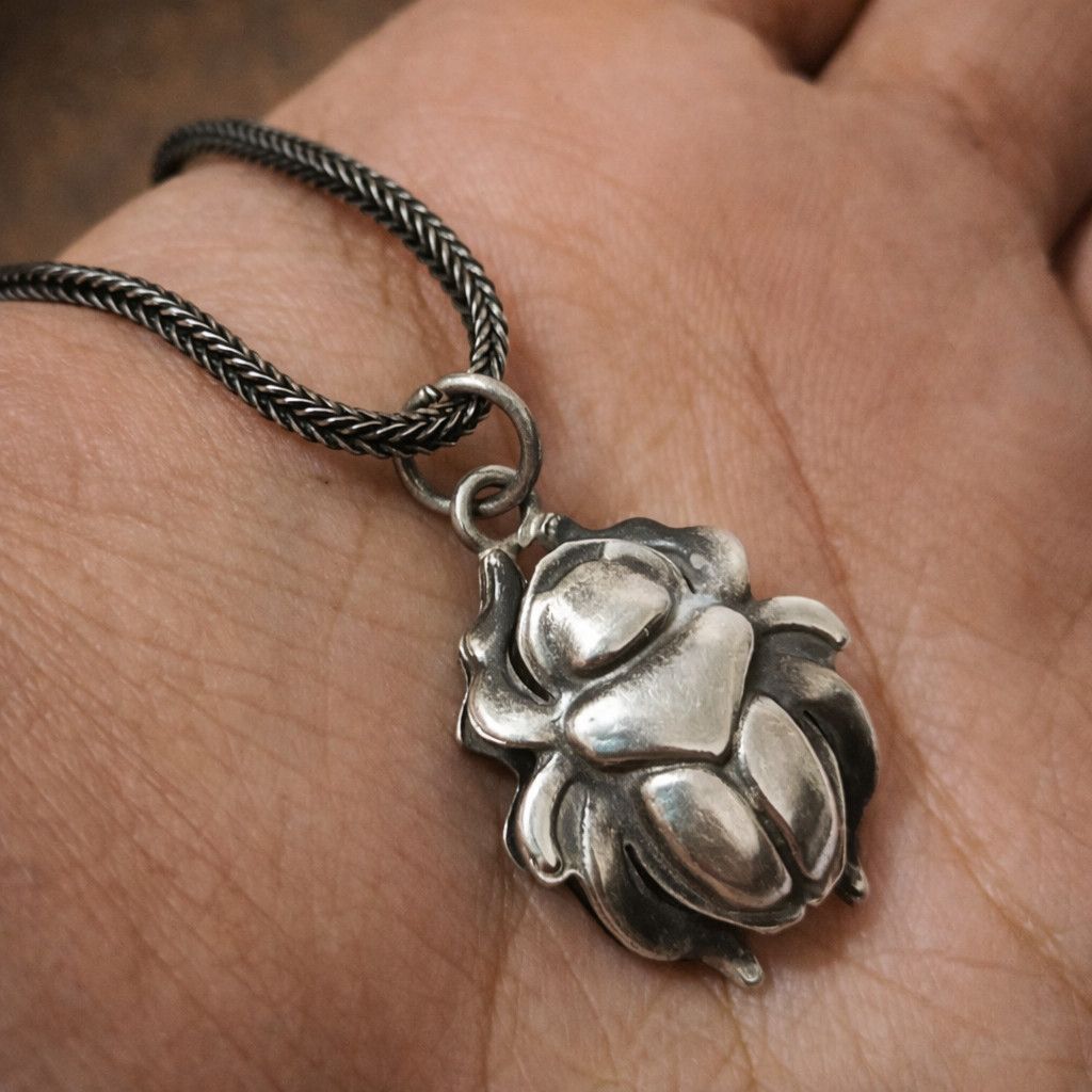 Vintage 925 silver scarab beetle pendant, Egyptian vintage jewelry Size ONE SIZE - 1 Thumbnail