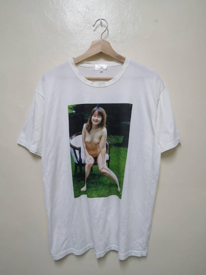 Vintage Model Sexy Japanese Tee Size US XL / EU 56 / 4 - 1 Thumbnail