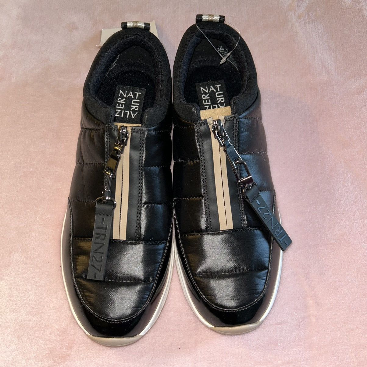 Naturalizer Naturalizer black low breakaway front zip water resistant Size US 9.5 / IT 39.5 - 2 Thumbnail