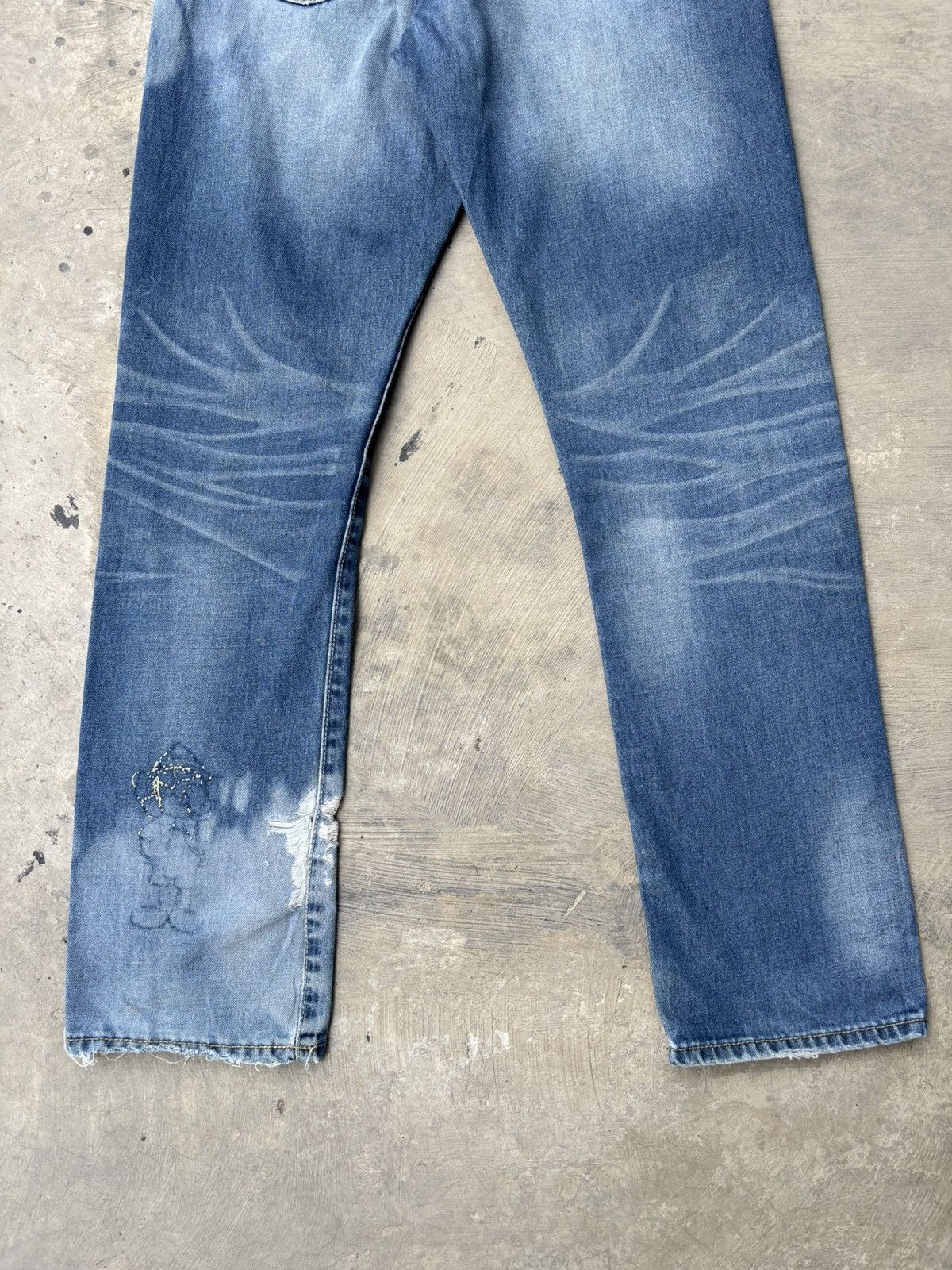 CLOT × Levi's Clot x Levi’s x Original Fake Kaws Size US 31 - 2 Thumbnail