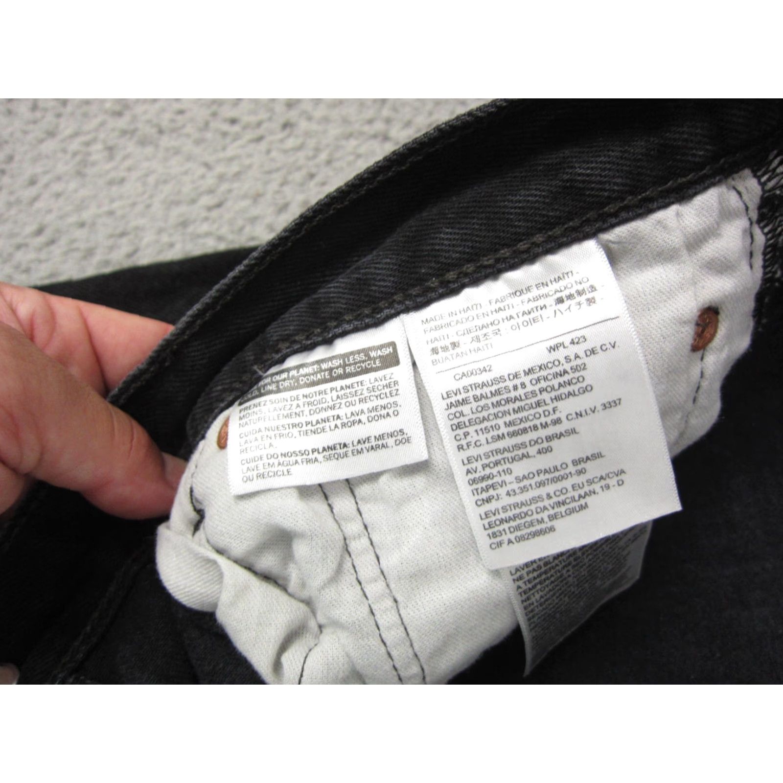 Levi's VINTAGE Levi's Jeans Men Regular Straight 34x34 Black Denim Button Fly 5-Pocket 90s Baggy Pants Size US 34 / EU 50 - 5 Thumbnail