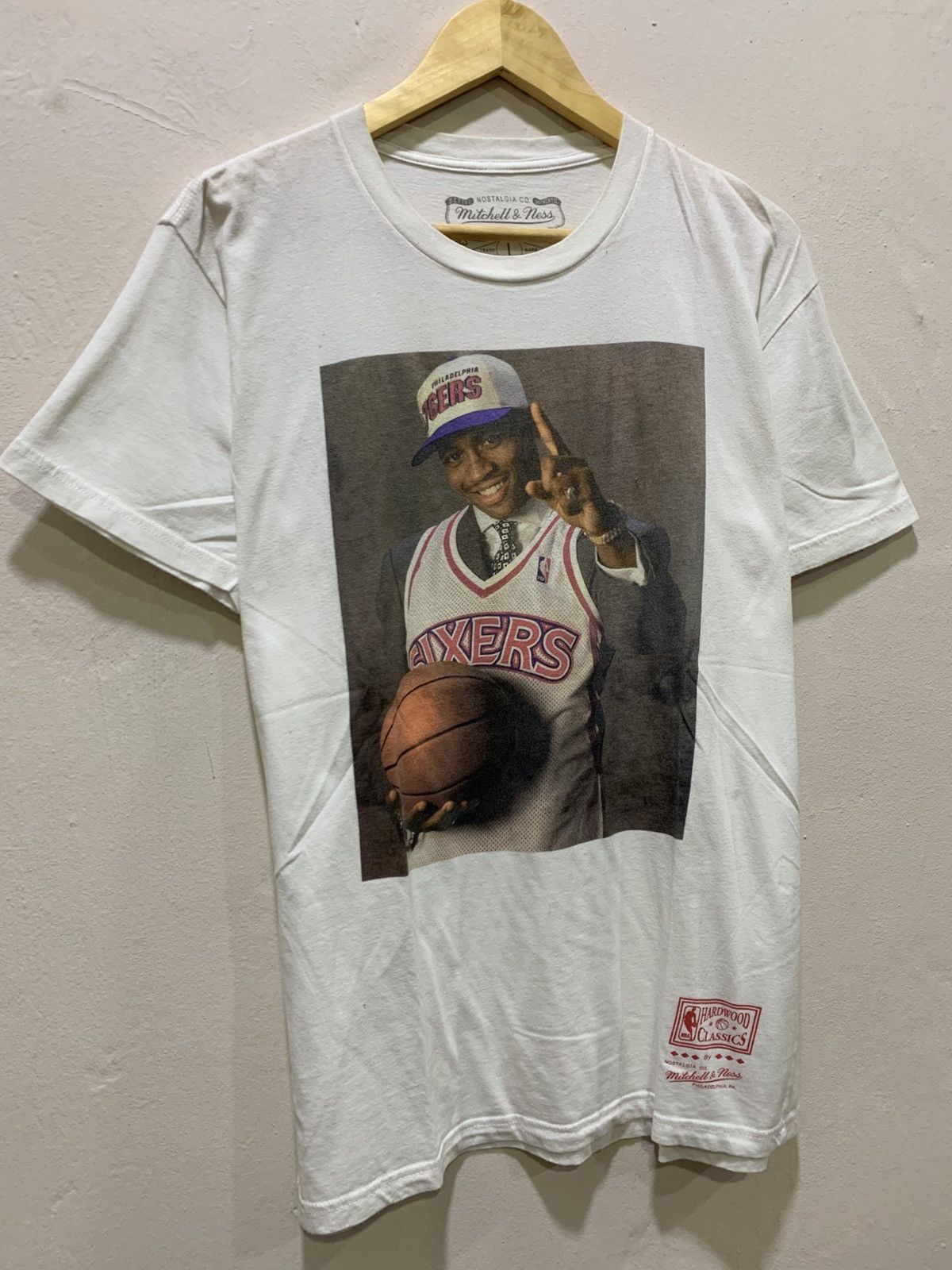 Mitchell & Ness Mitchel & Ness Allen Iverson Philadelphia 76ers Size US L / EU 52-54 / 3 - 2 Thumbnail