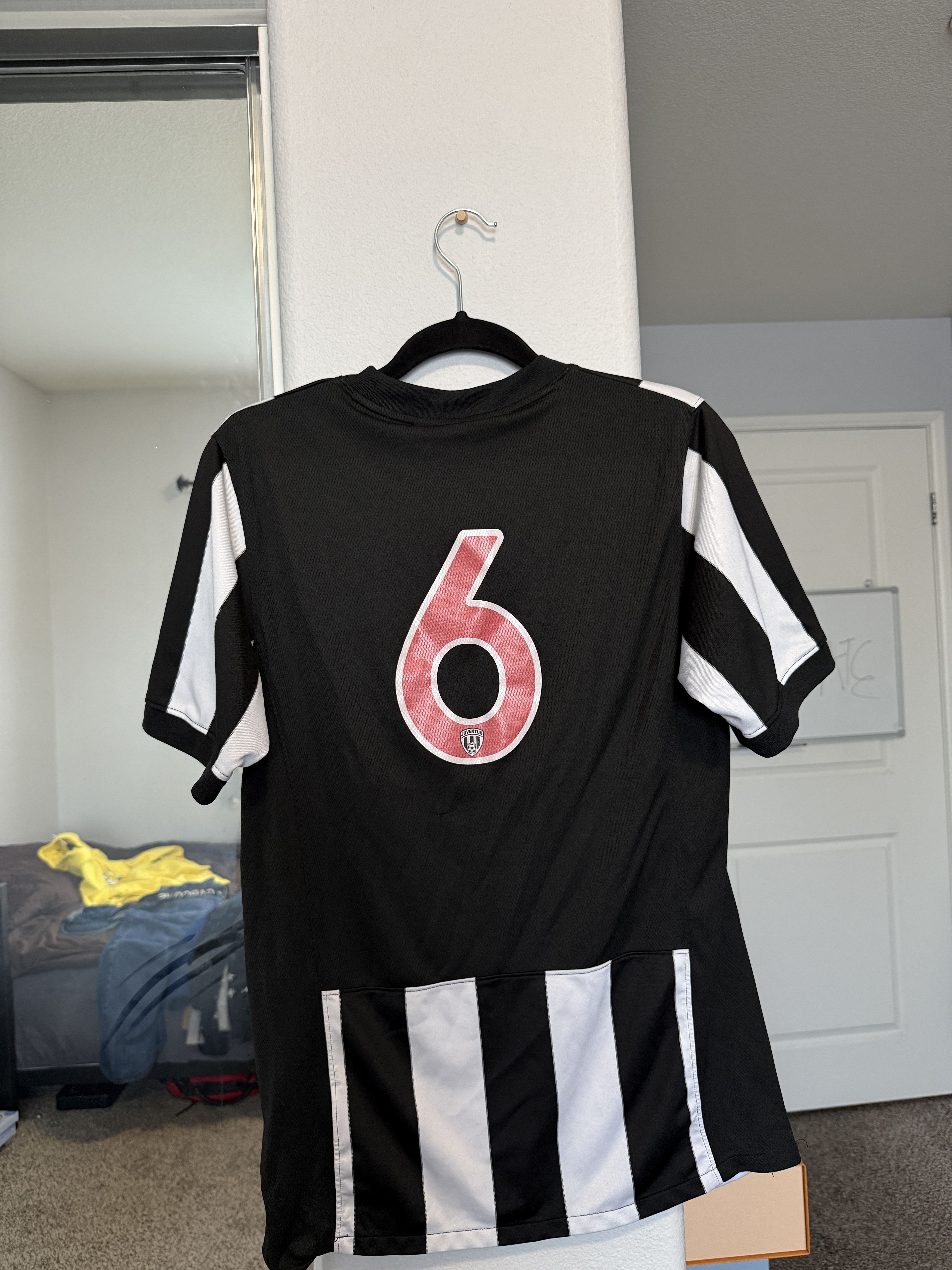 Nike JUVENTUS NIKE DRI FIT STRIPE JERSEY SZ SM Size US S / EU 44-46 / 1 - 4 Thumbnail