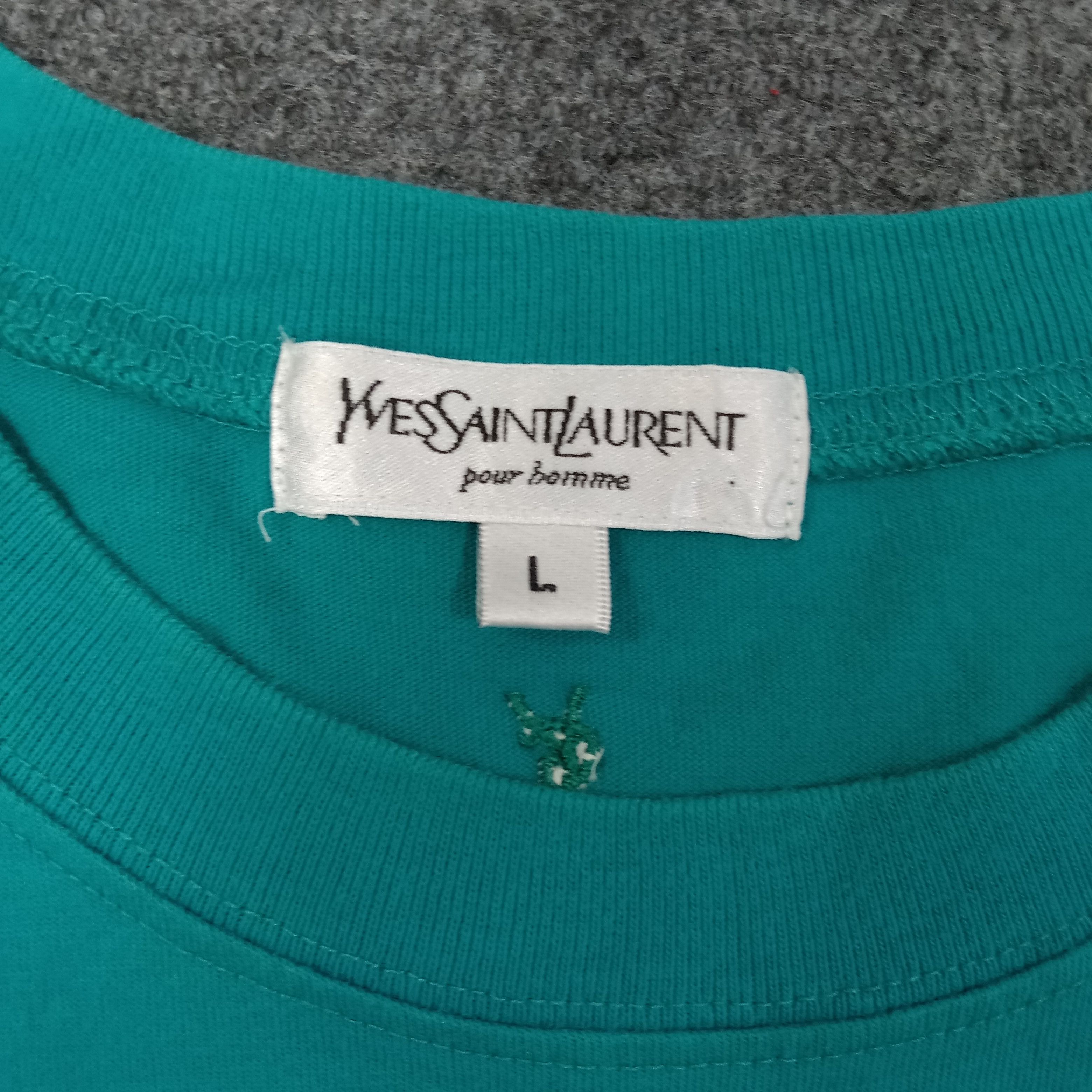 Yves Saint Laurent Yves Saint Laurent Italian Brand Tshirt C239N21 Size US L / EU 52-54 / 3 - 4 Thumbnail